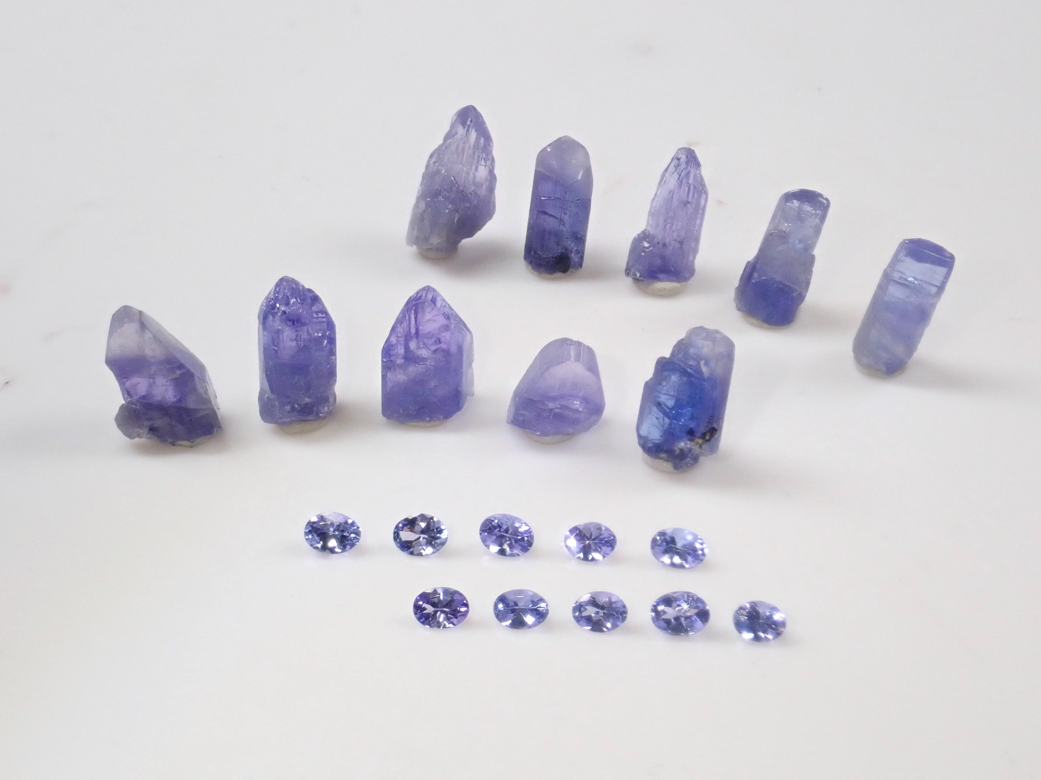 Limited to 11 stones: Set of 2 Tanzanite rough stones and loose stones from Tanzania: Discounts for multiple purchases