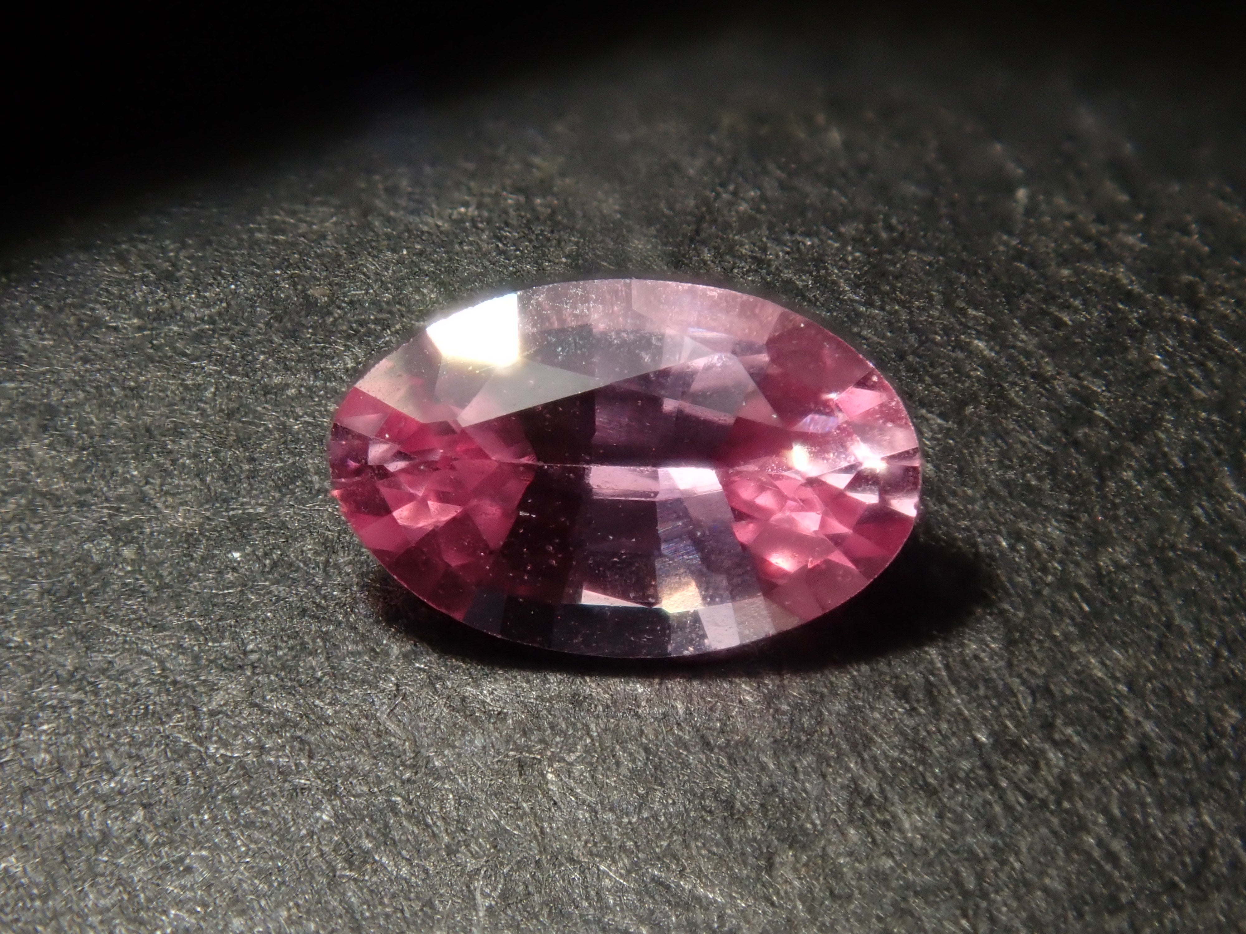 [On sale from 10pm on 8/4] Limited to 7 stones Pink sapphire gacha (Only 1 stone is 0.322ct Padparadscha sapphire with DGL certificate) 1 loose stone [Multiple purchase discounts available]