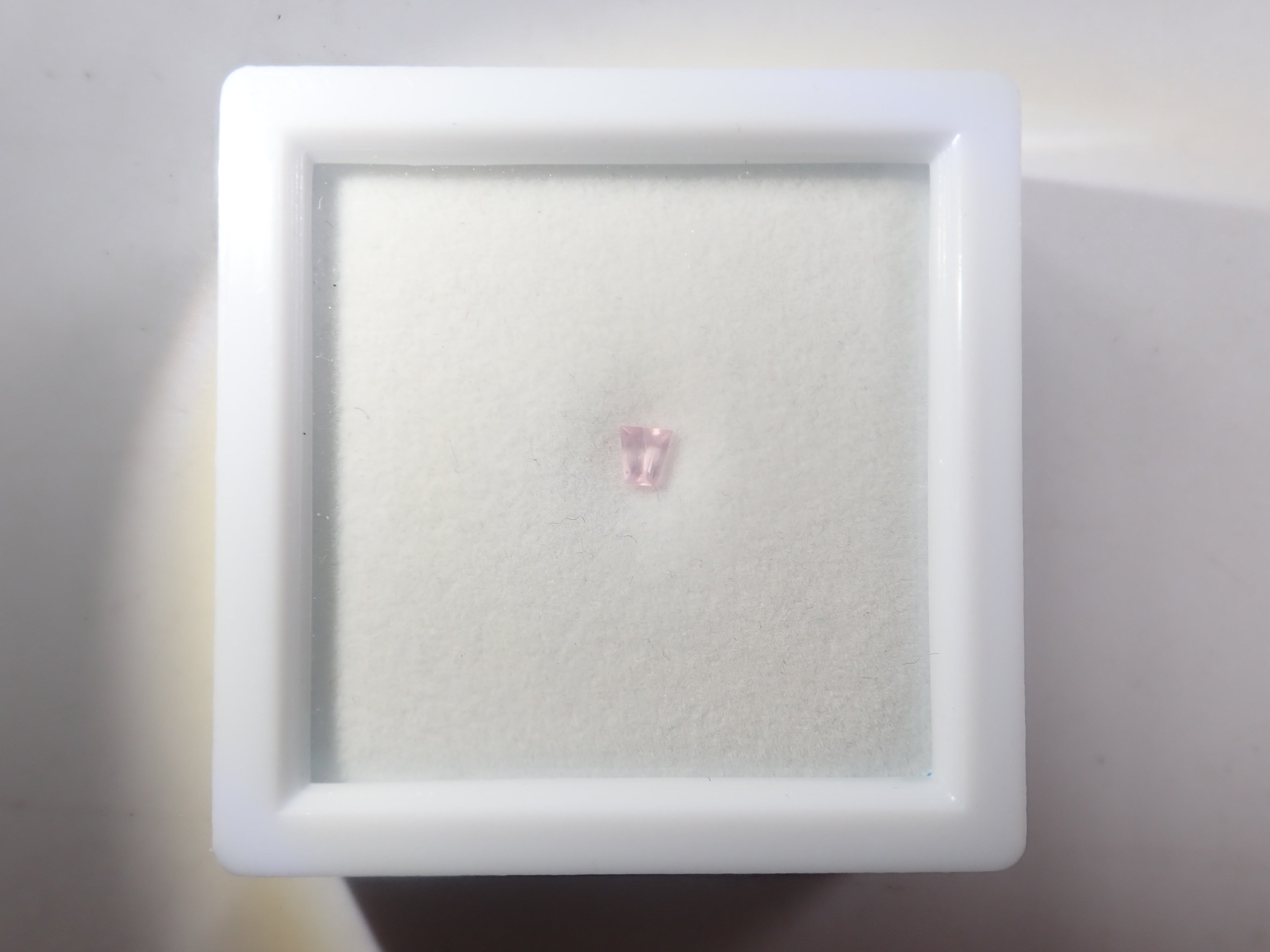 {六月活動限量版} 稀有寶石 Gacha💎 帕帕拉恰藍寶石 0.3ct+ 附證書、藍錐礦、紅色綠柱石等散石，每顆寶石售價 1 顆 {可享多顆購買折扣}