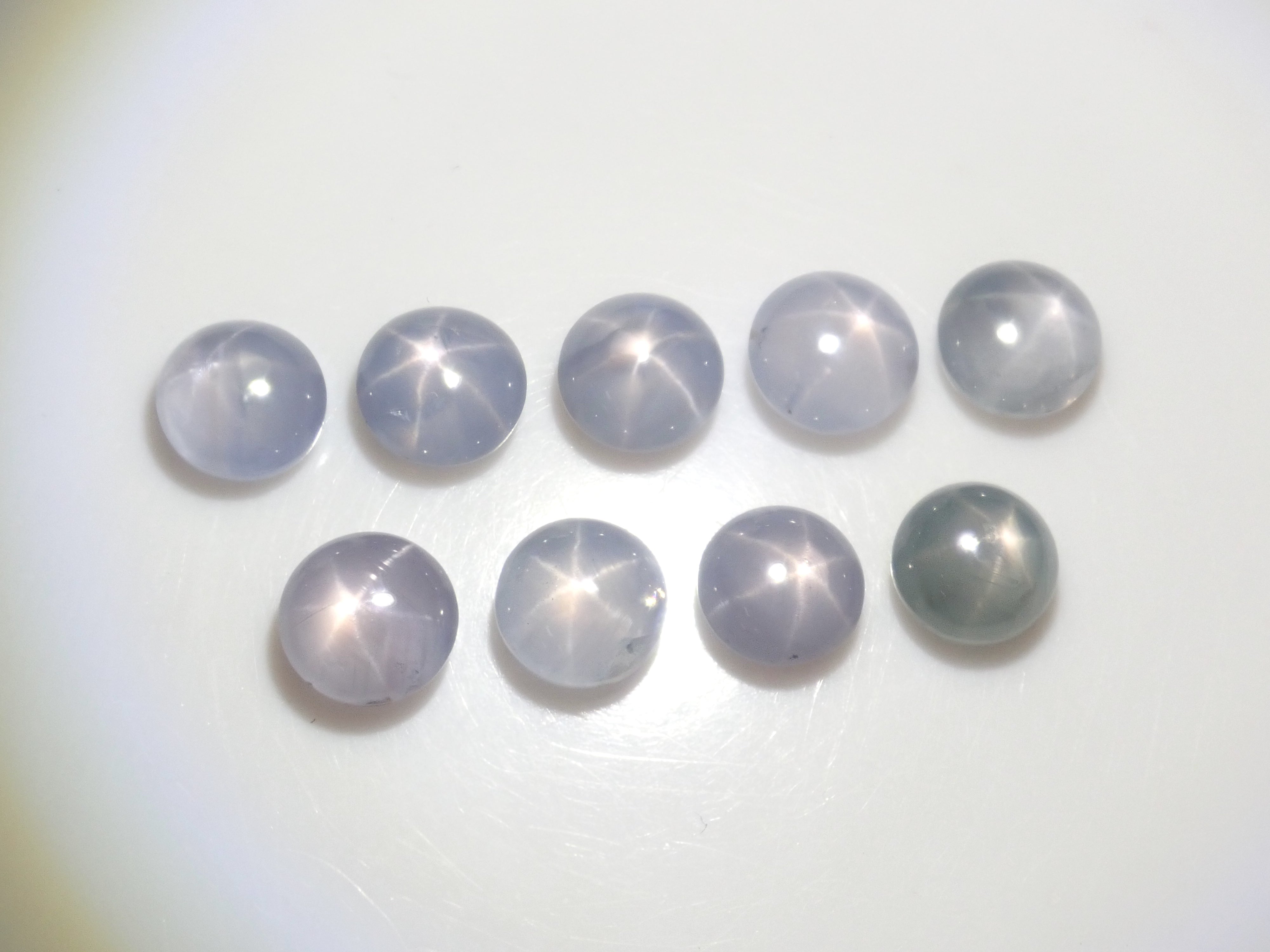 【5/2  22時販売】《限定9石》珍しいラウンドカボションカットのスリランカ産スターサファイア1石（約5.0mm）《複数購入割引有》