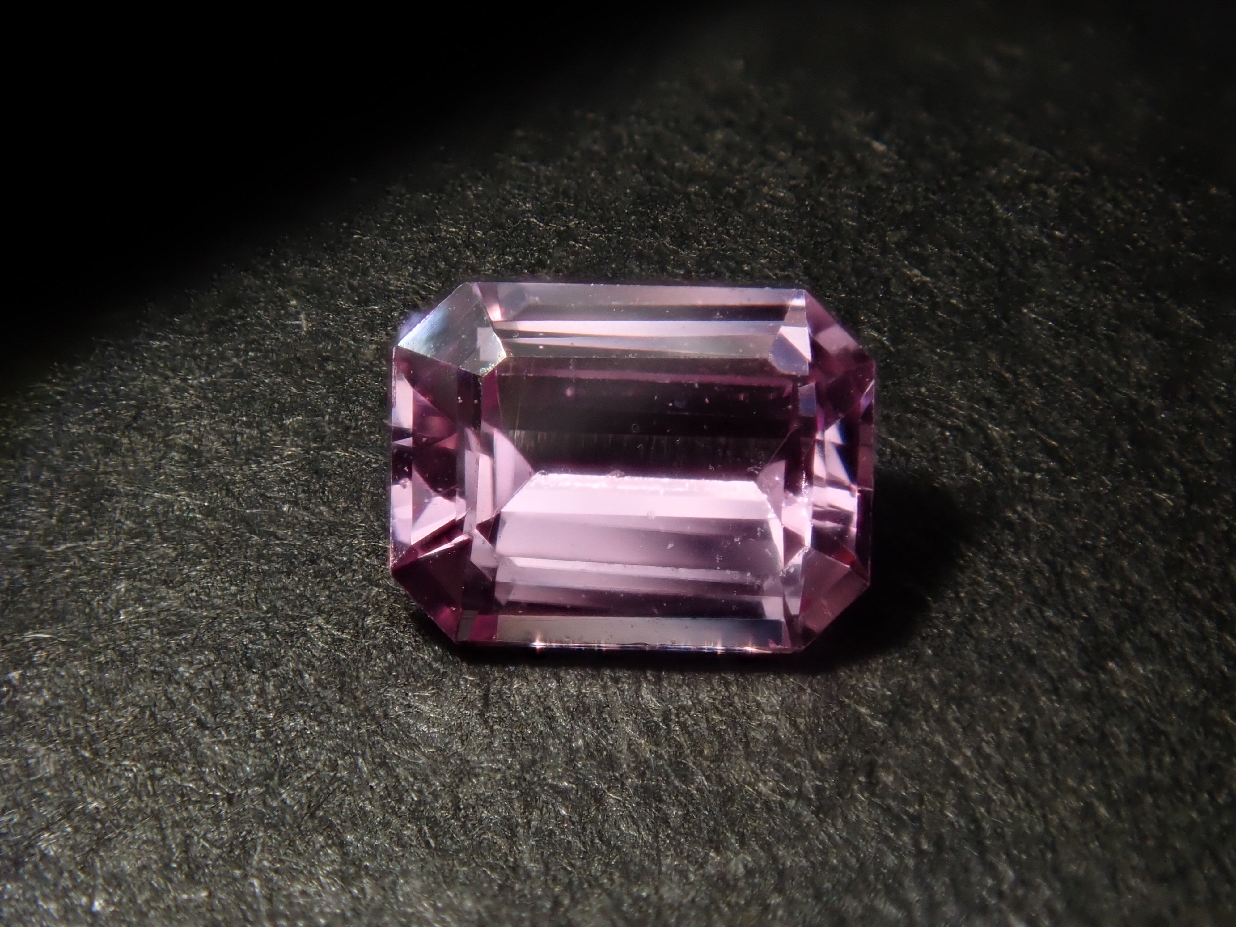 [On sale from 10pm on 8/4] Limited to 7 stones Pink sapphire gacha (Only 1 stone is 0.322ct Padparadscha sapphire with DGL certificate) 1 loose stone [Multiple purchase discounts available]