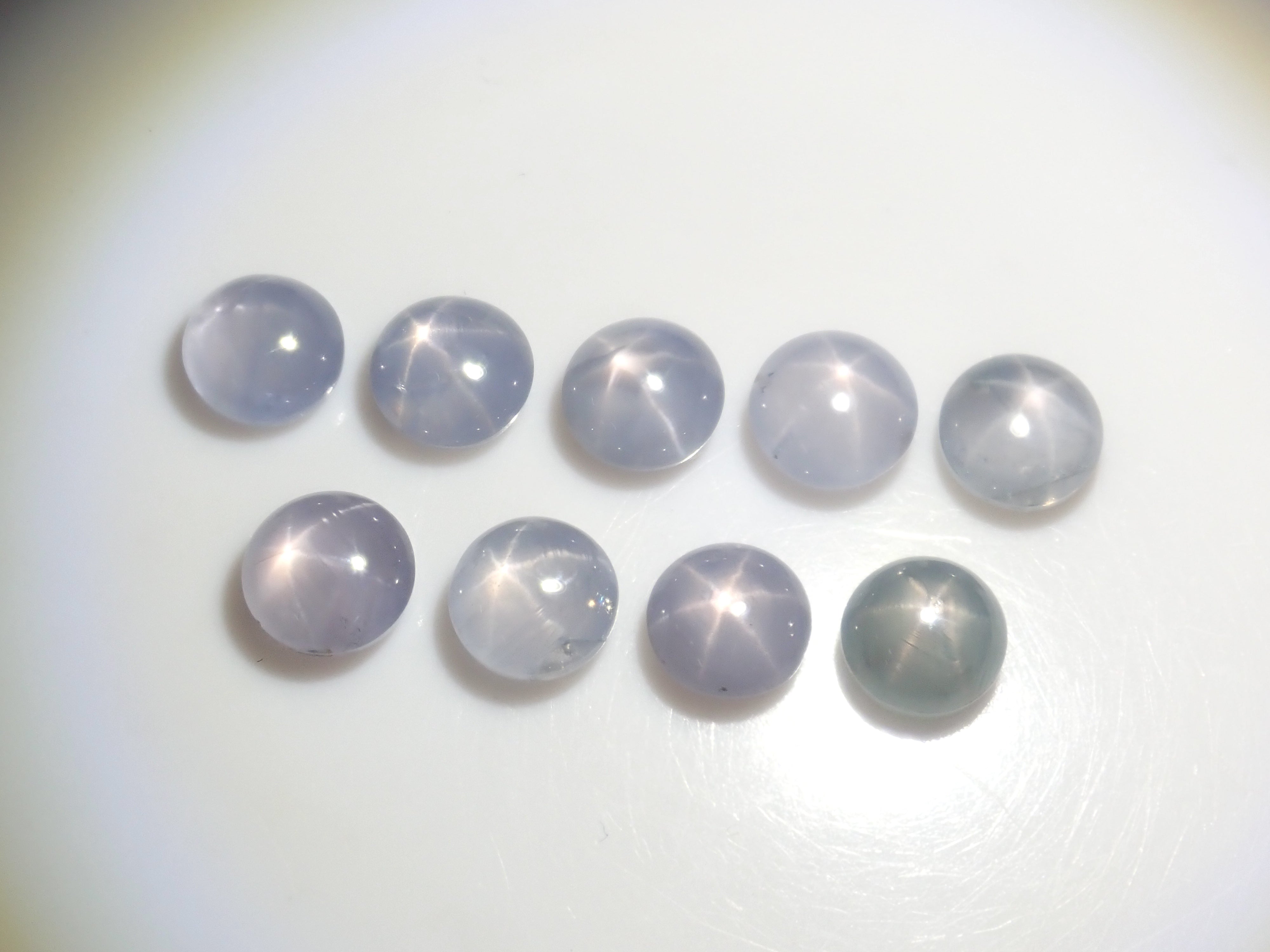 【5/2  22時販売】《限定9石》珍しいラウンドカボションカットのスリランカ産スターサファイア1石（約5.0mm）《複数購入割引有》