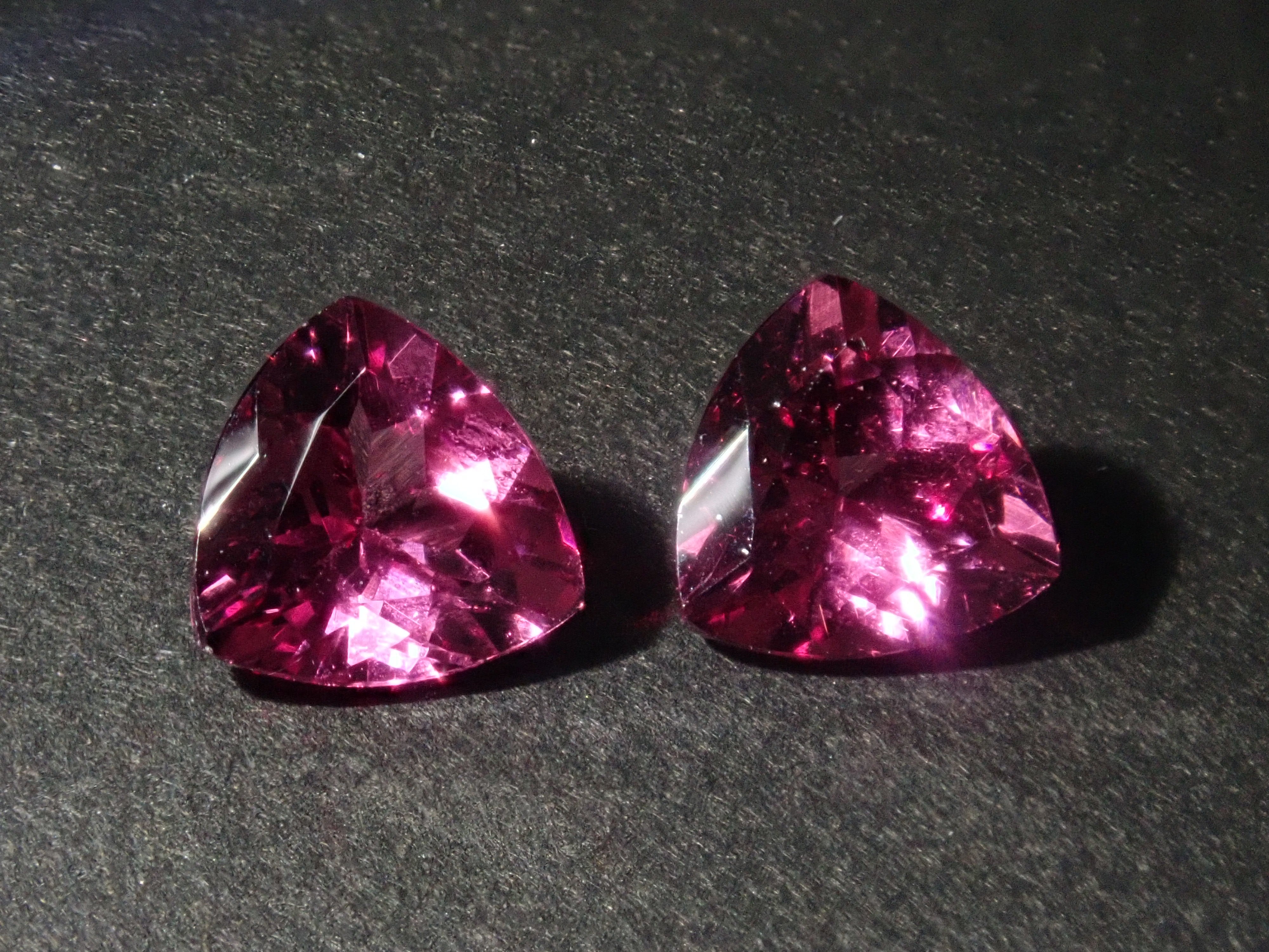 [Limited to 2 stones] 1 Brazilian rhodolite garnet loose stone (trillion cut, 6mm) [Multiple purchase discount available]