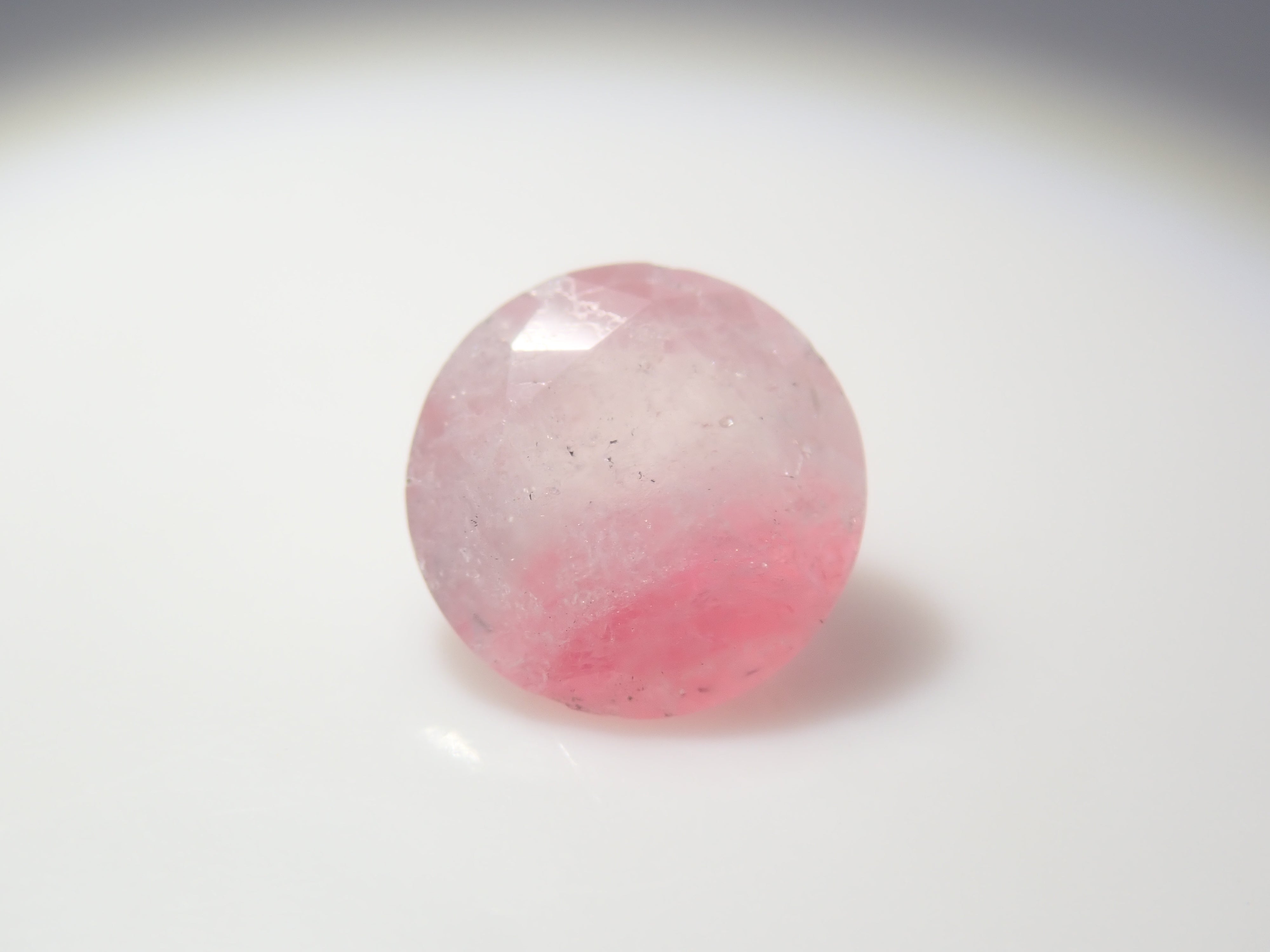 [Available at 10 PM on August 2nd] [Limited to 5 stones] Brazilian Rhodonite in Quartz (Faceted Cut) - 1 stone [Multiple purchase discounts available]