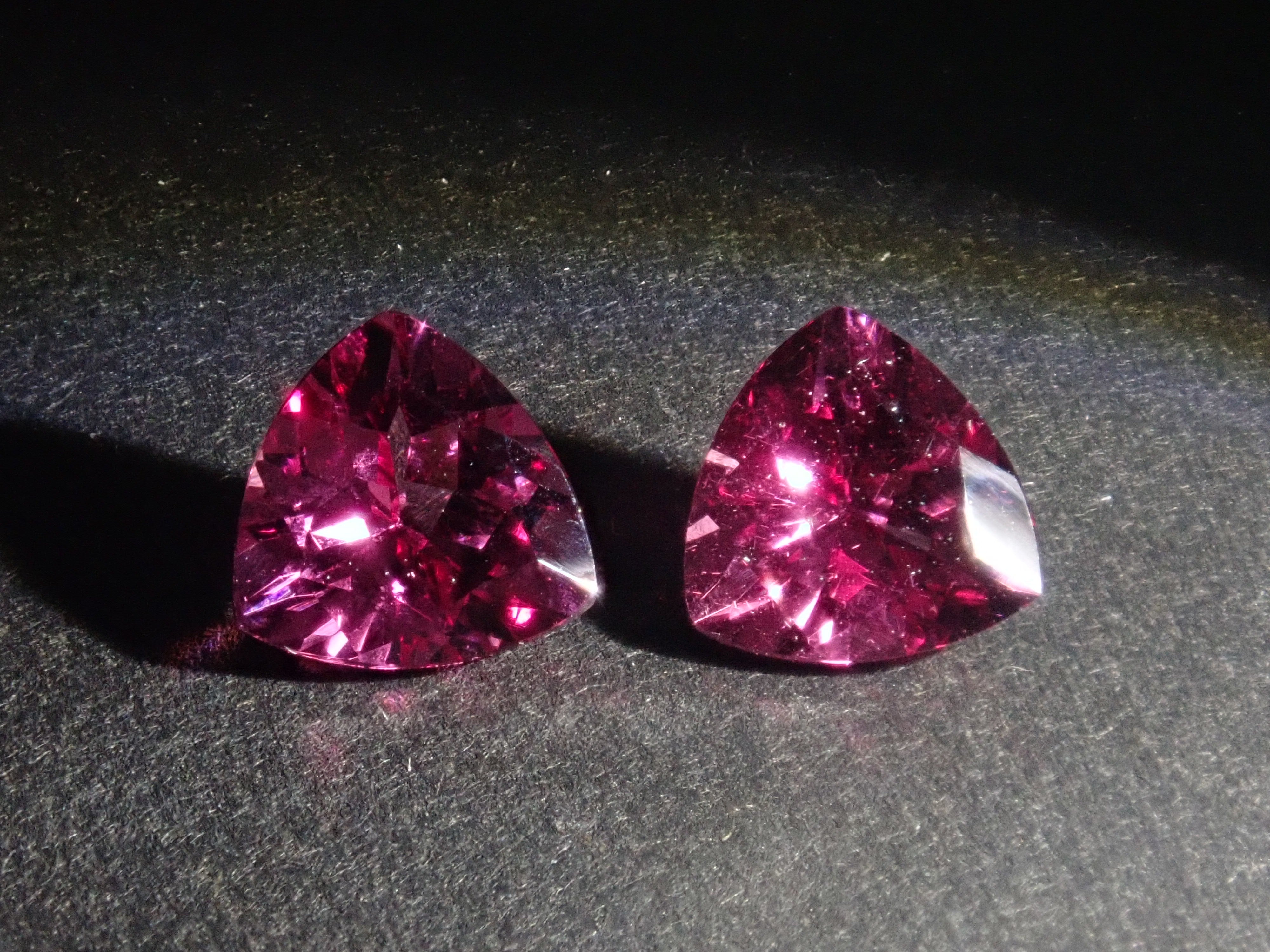 [Limited to 2 stones] 1 Brazilian rhodolite garnet loose stone (trillion cut, 6mm) [Multiple purchase discount available]