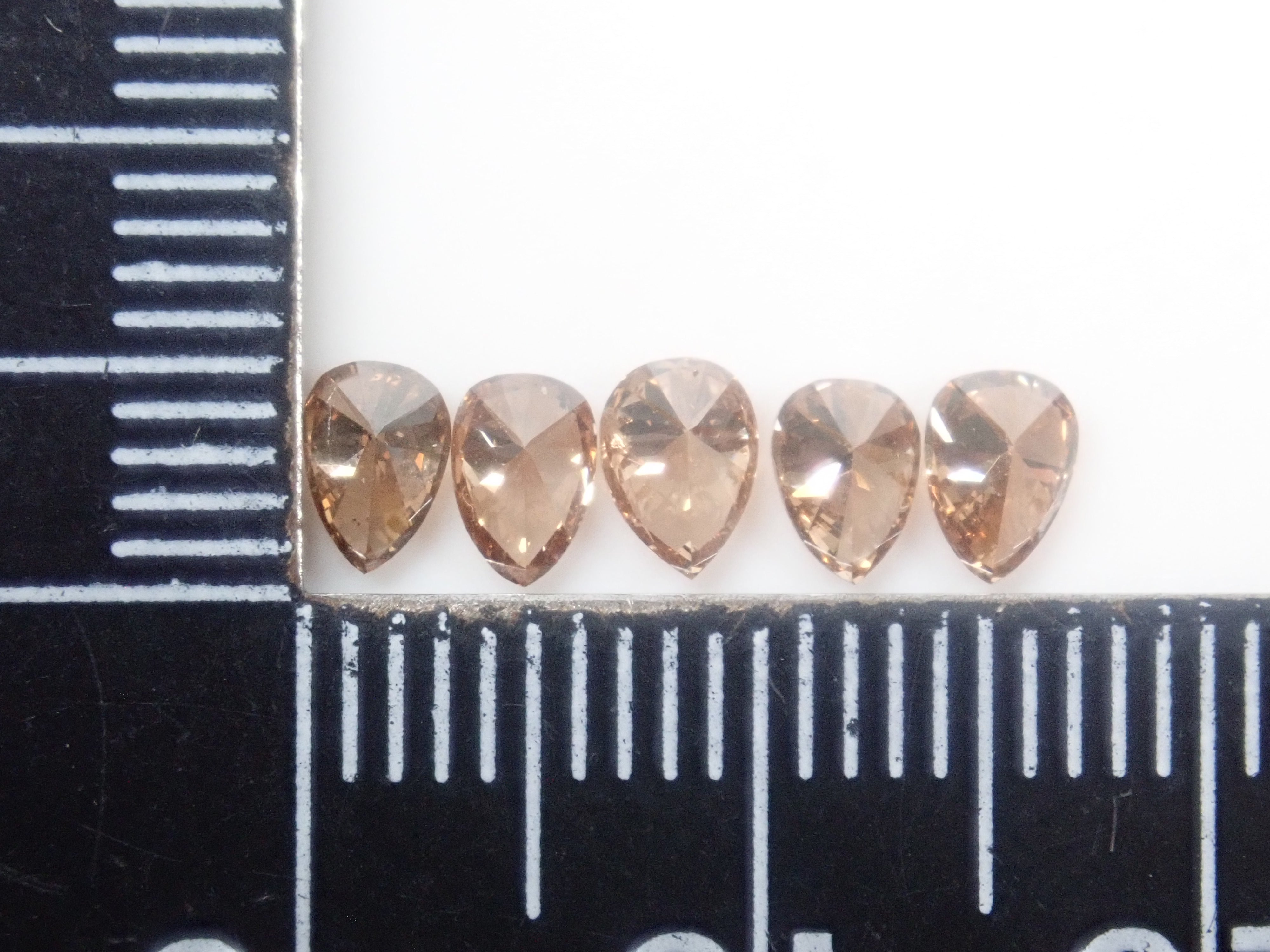 【4/18 22時販売】《限定5石》蛍光タイプのブラウンダイヤモンド１石ルース（ペアシェイプ,SIクラス相当,0.2ctUP）《複数購入割引有》