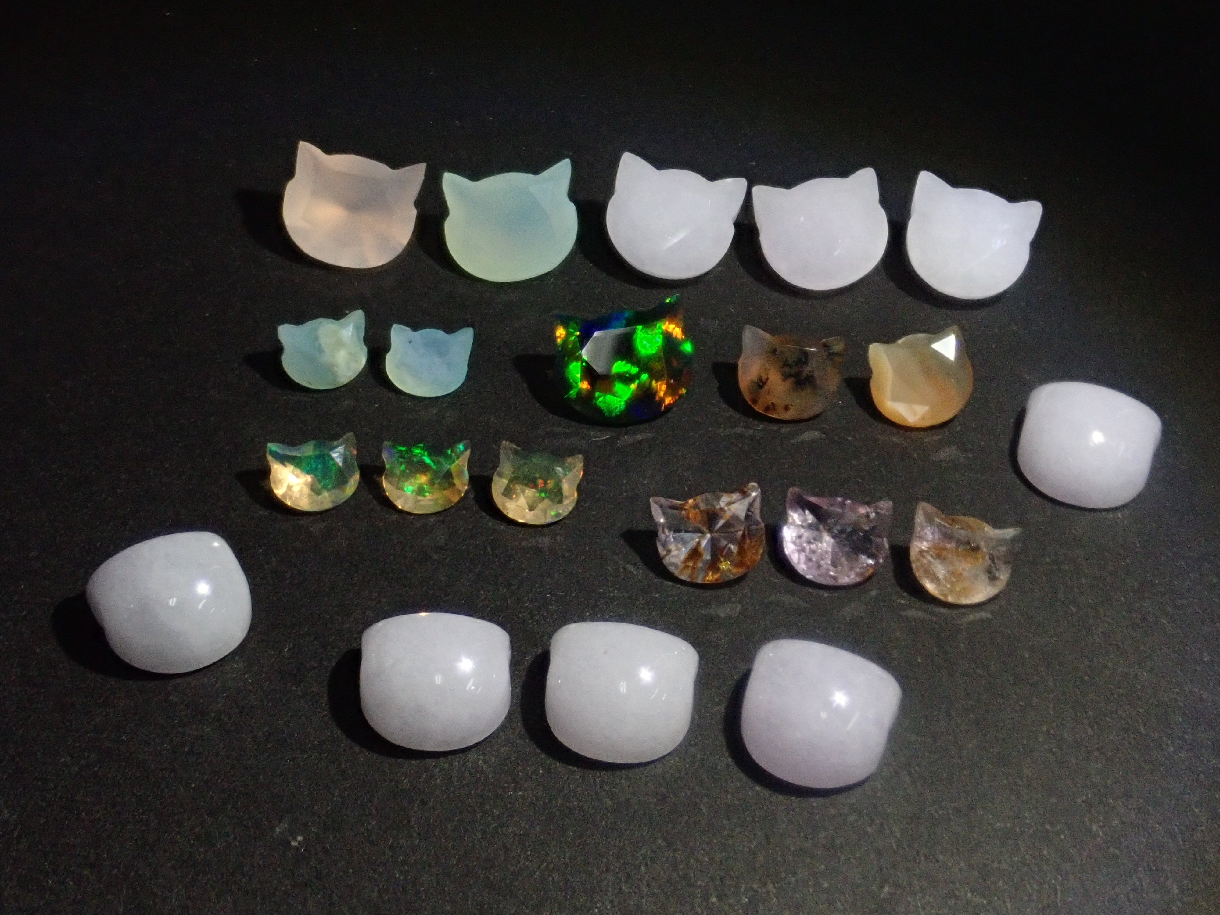 Limited to 21 stones [Kitty Gacha] Cat cut, blue opal, jade, chalcedony, etc. (One in four people will also receive a paw set) [Multiple purchase discounts available]