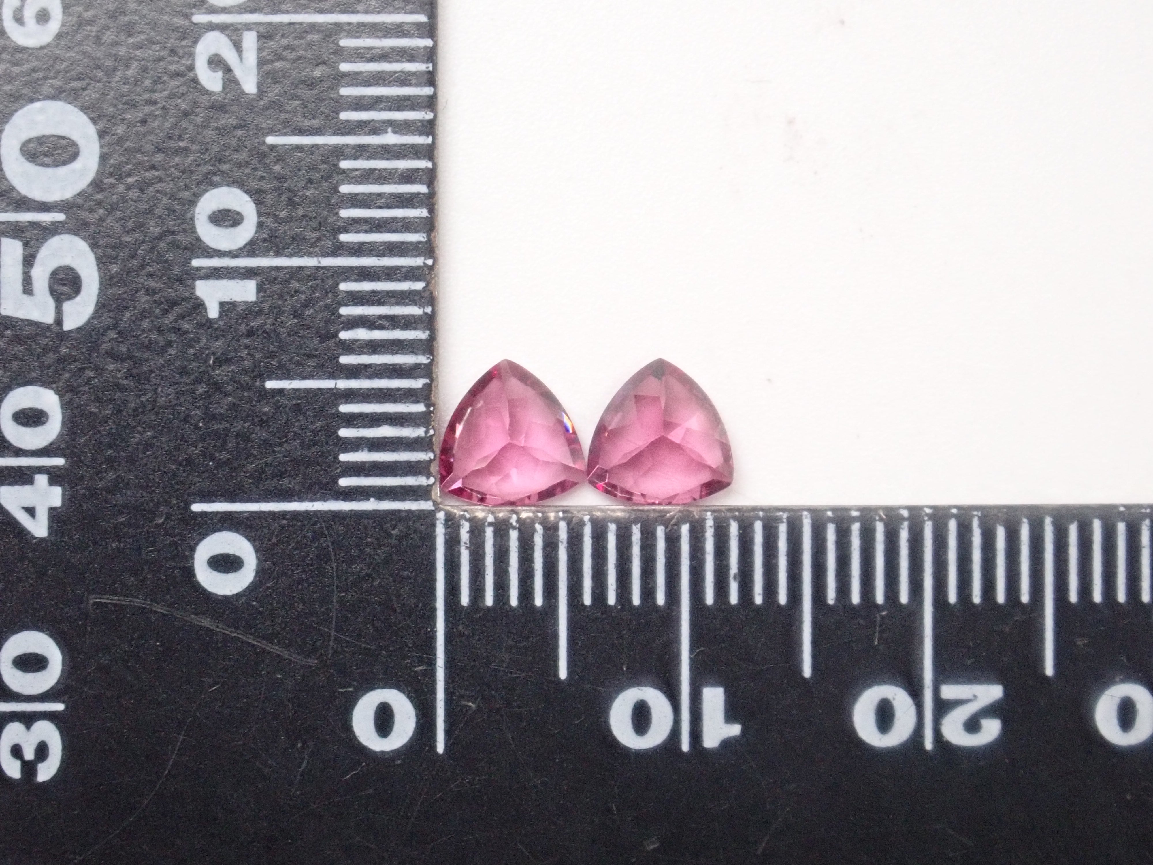 [Limited to 2 stones] 1 Brazilian rhodolite garnet loose stone (trillion cut, 6mm) [Multiple purchase discount available]