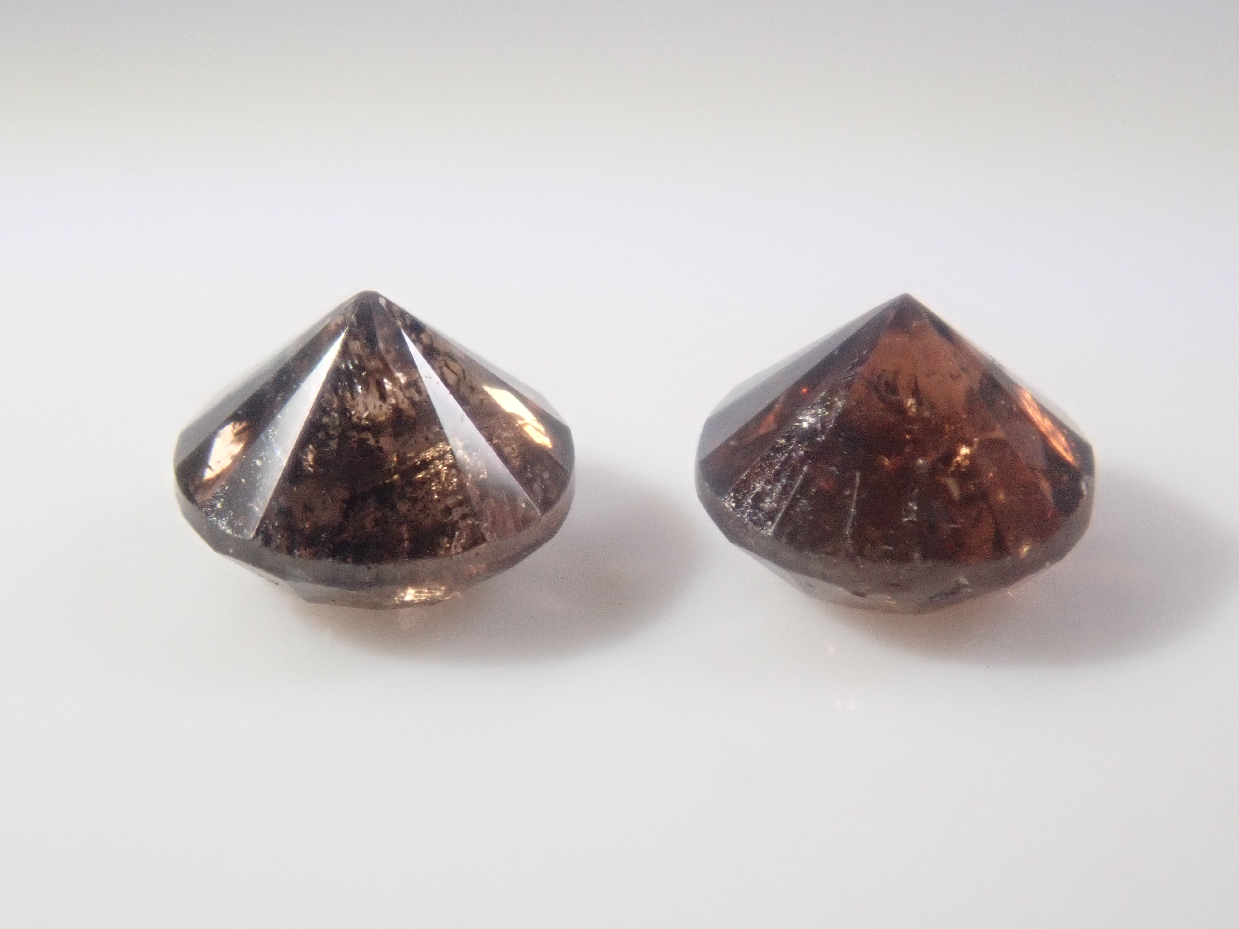 【未使用】ブラウンダイヤモンド 限定2石》ブラウンダイヤモンド（4mm,鑑別書付き）《複数購入割引有》