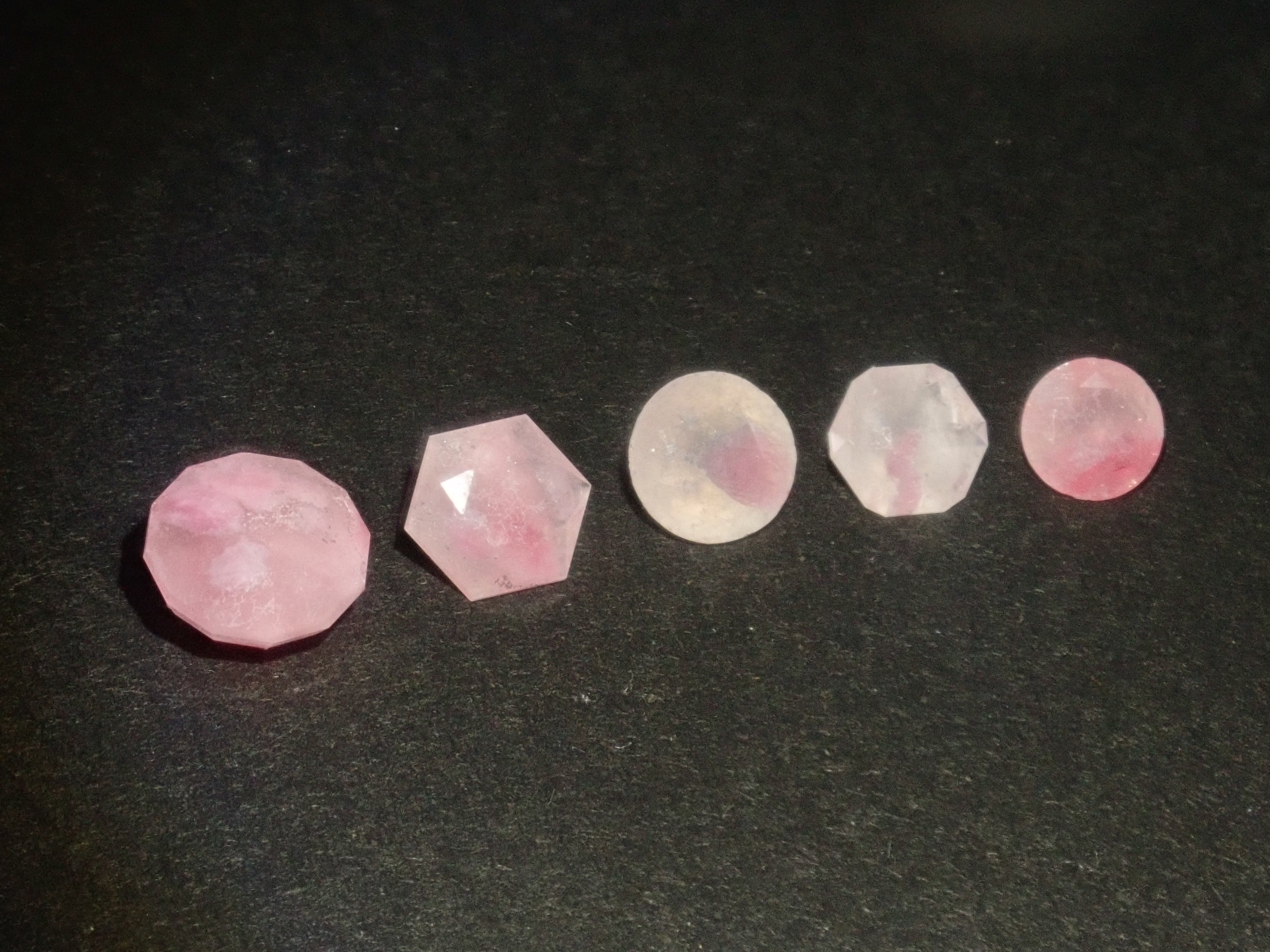 [Available at 10 PM on August 2nd] [Limited to 5 stones] Brazilian Rhodonite in Quartz (Faceted Cut) - 1 stone [Multiple purchase discounts available]