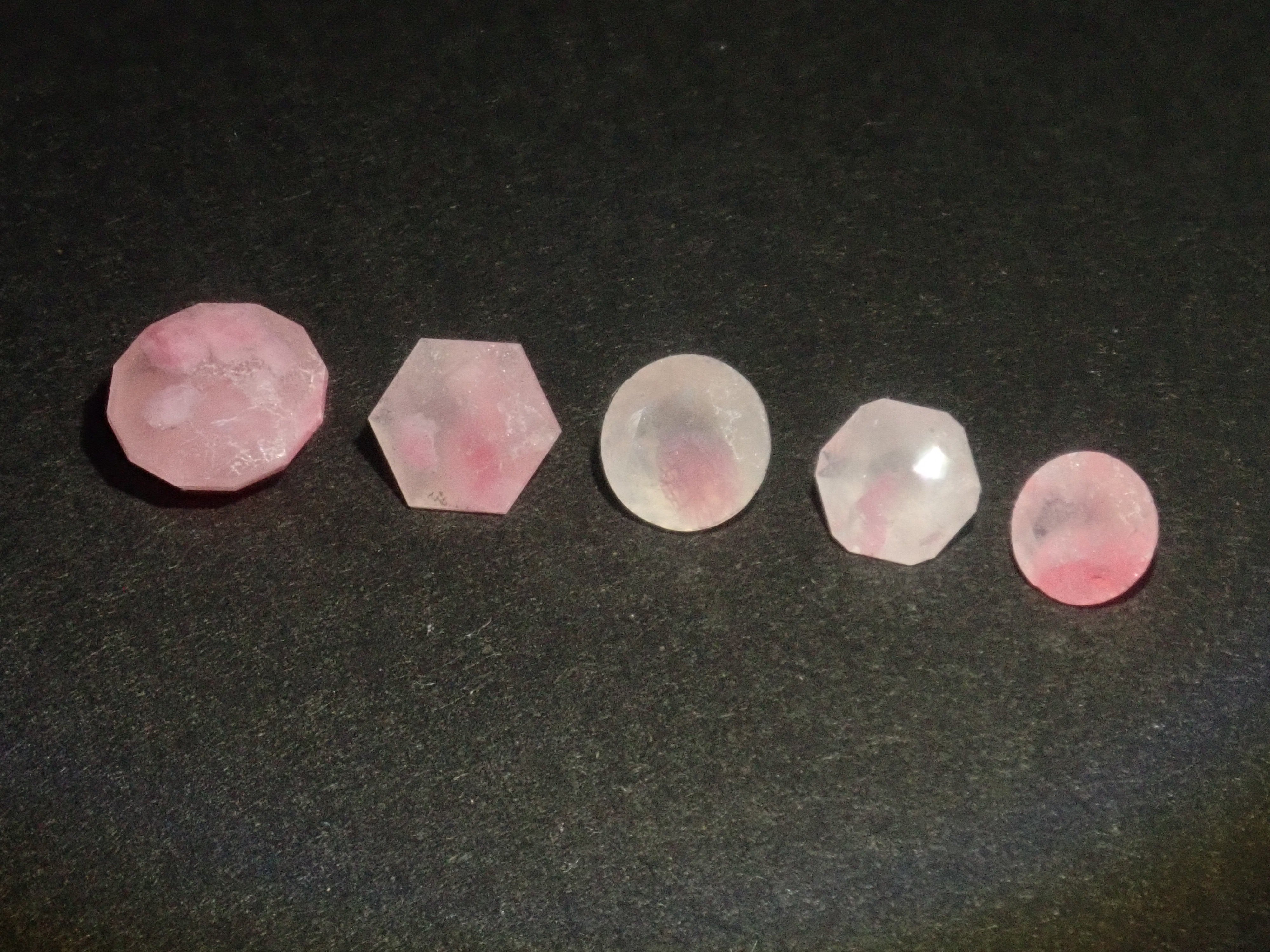[Available at 10 PM on August 2nd] [Limited to 5 stones] Brazilian Rhodonite in Quartz (Faceted Cut) - 1 stone [Multiple purchase discounts available]