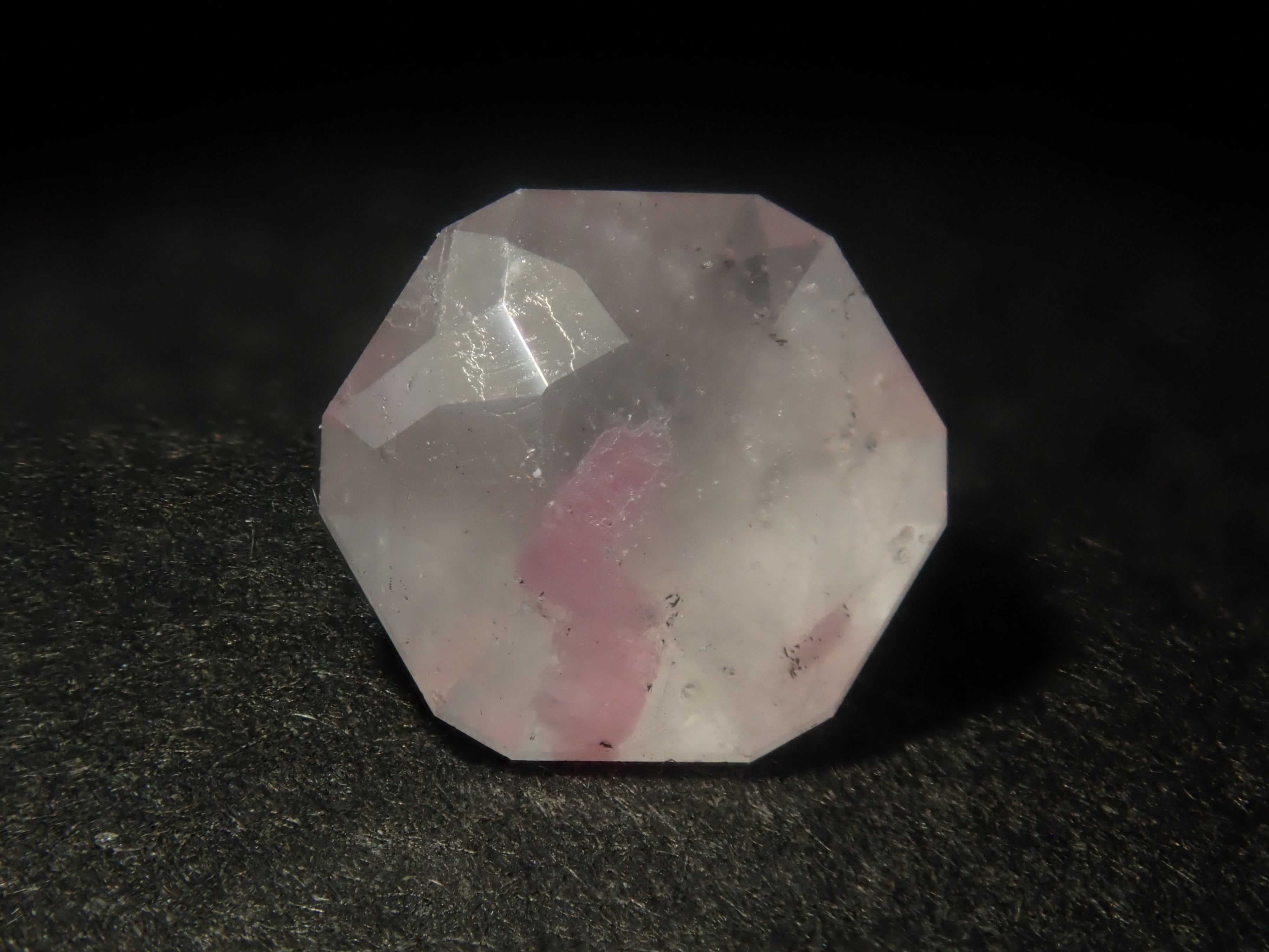 [Available at 10 PM on August 2nd] [Limited to 5 stones] Brazilian Rhodonite in Quartz (Faceted Cut) - 1 stone [Multiple purchase discounts available]