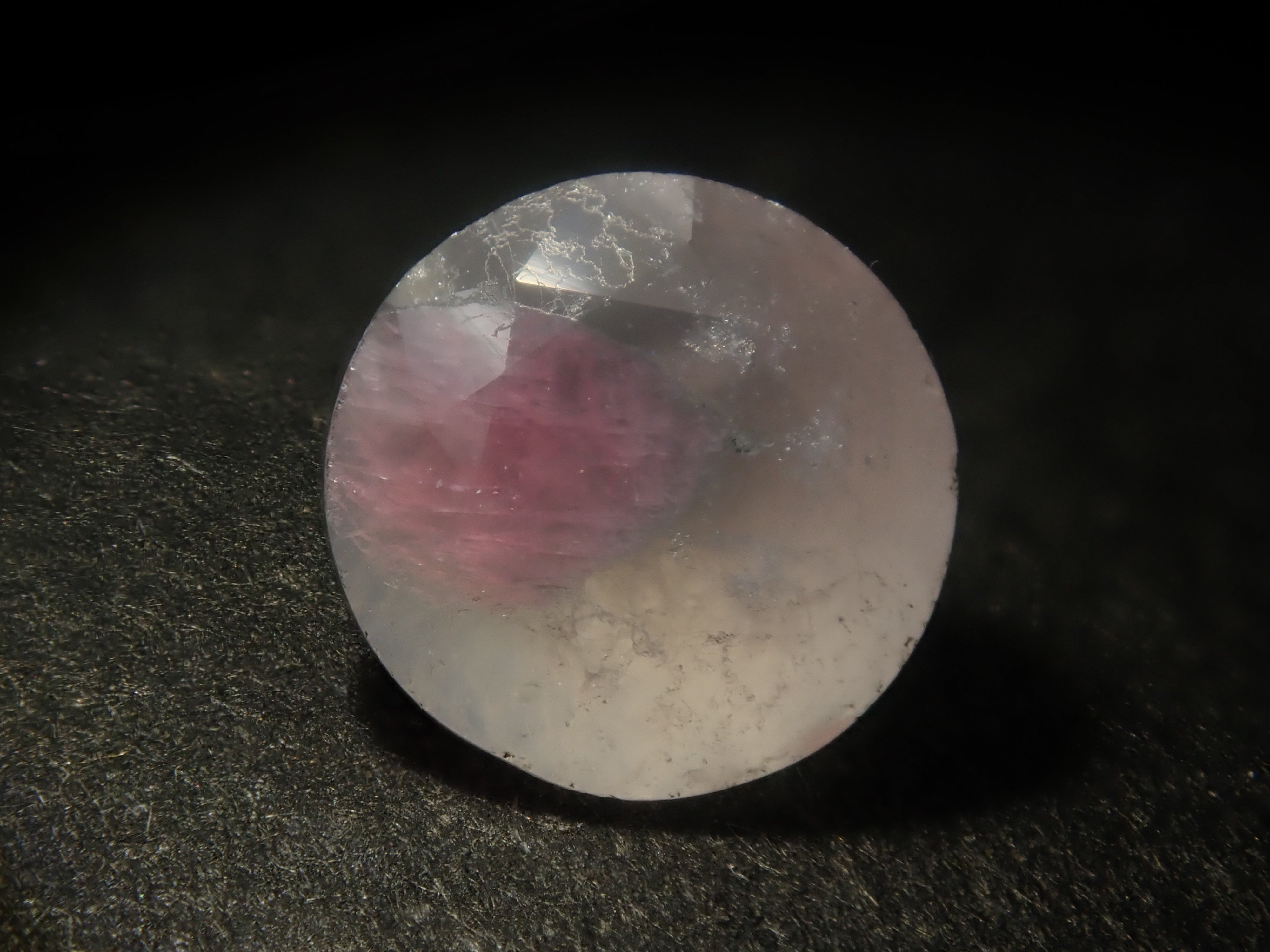 [Available at 10 PM on August 2nd] [Limited to 5 stones] Brazilian Rhodonite in Quartz (Faceted Cut) - 1 stone [Multiple purchase discounts available]