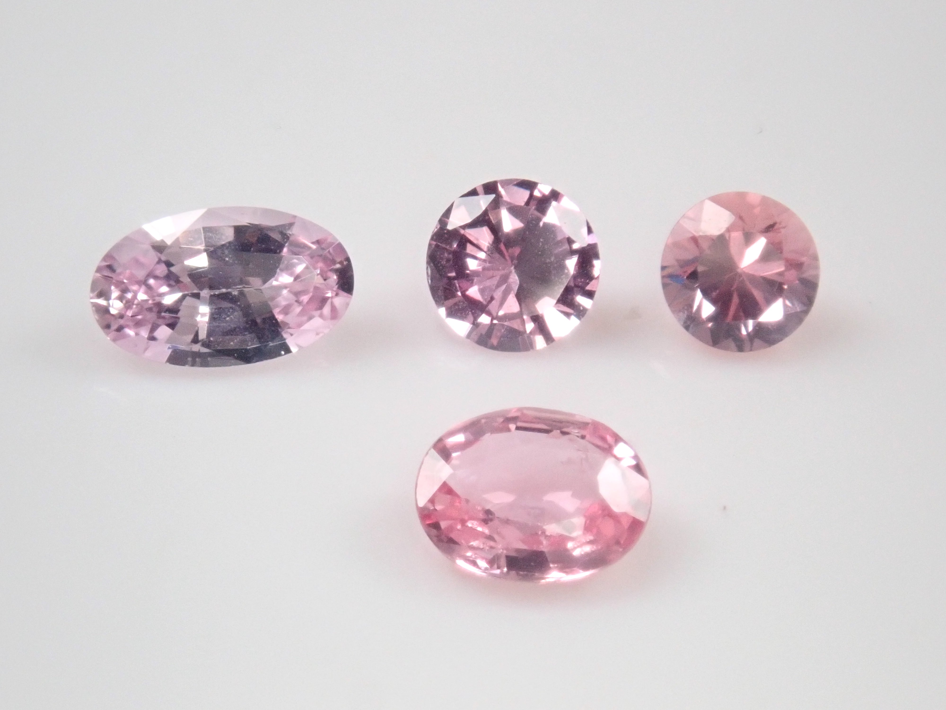 [On sale from 10pm on 8/4] Limited to 4 stones Pink Sapphire Gacha💎 (Only 1 stone is Padparadscha Sapphire 0.215ct with DGL certificate) 1 loose stone [Multiple purchase discounts available]