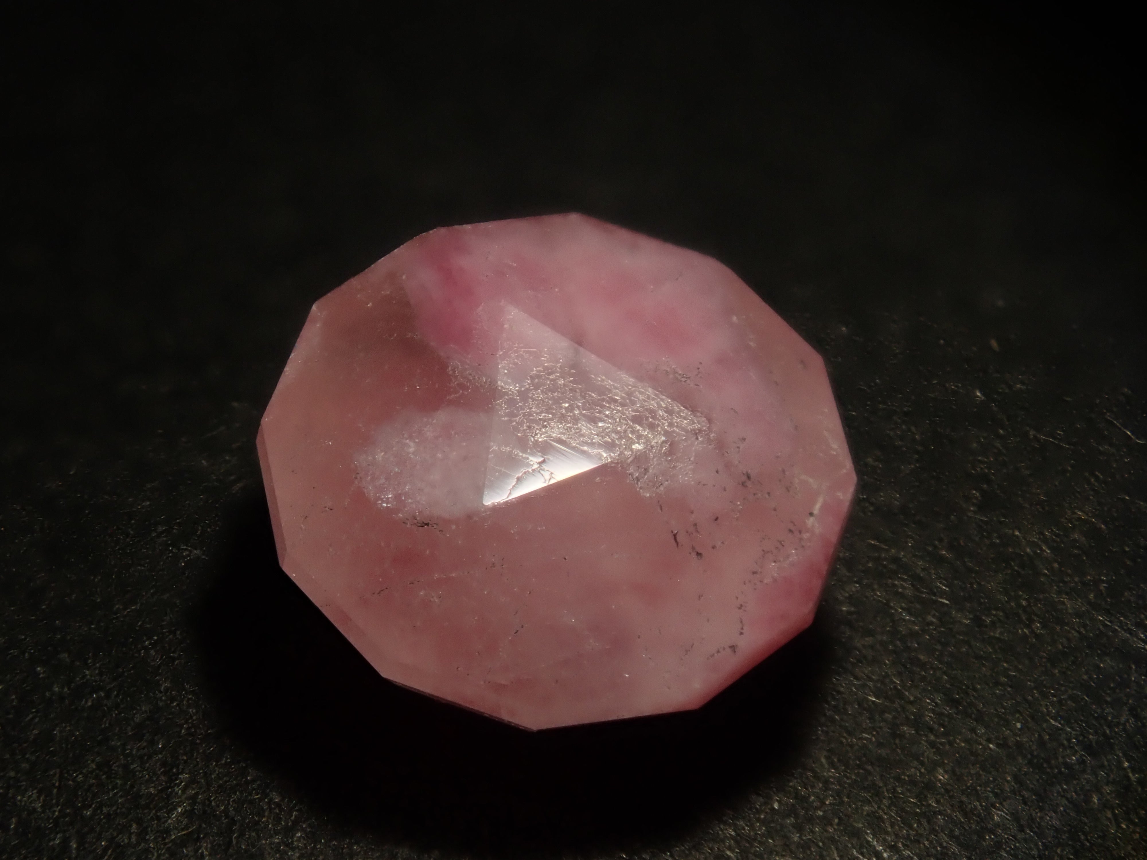 [Available at 10 PM on August 2nd] [Limited to 5 stones] Brazilian Rhodonite in Quartz (Faceted Cut) - 1 stone [Multiple purchase discounts available]
