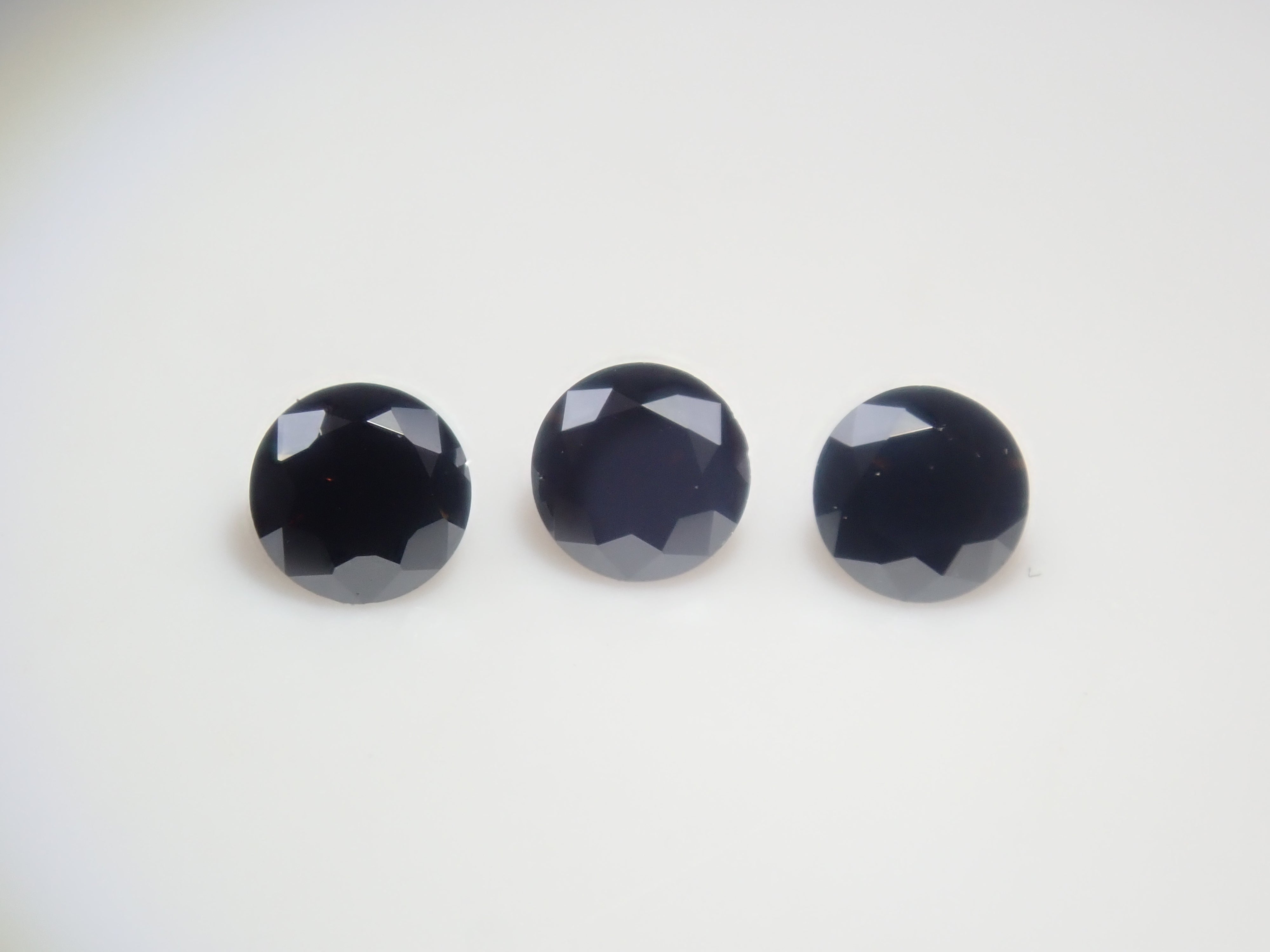 【10/4 22時販売】《限定3石》合成ブラックモアッサナイト1石ルース（2.5mm,ラウンドカット）《複数購入割引有》