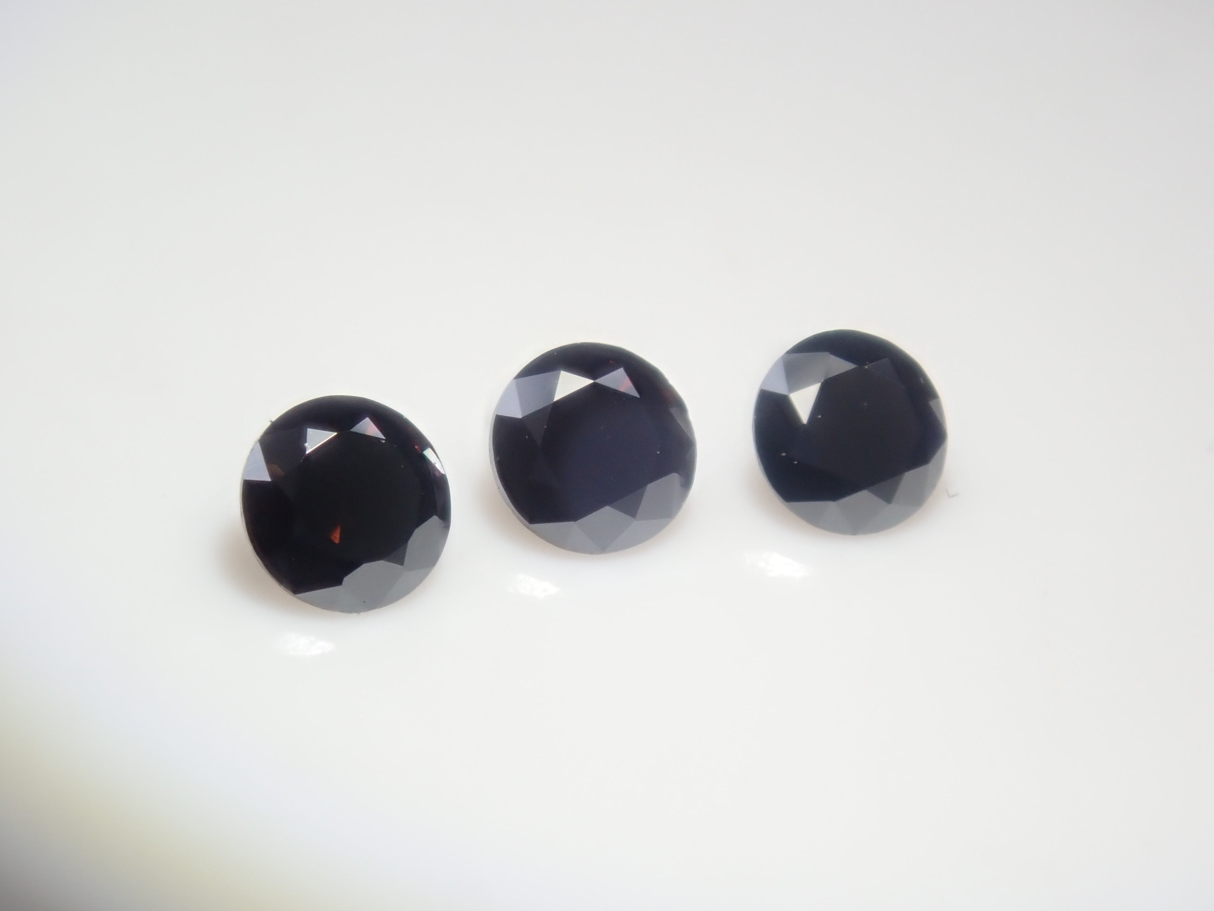 【10/4 22時販売】《限定3石》合成ブラックモアッサナイト1石ルース（2.5mm,ラウンドカット）《複数購入割引有》