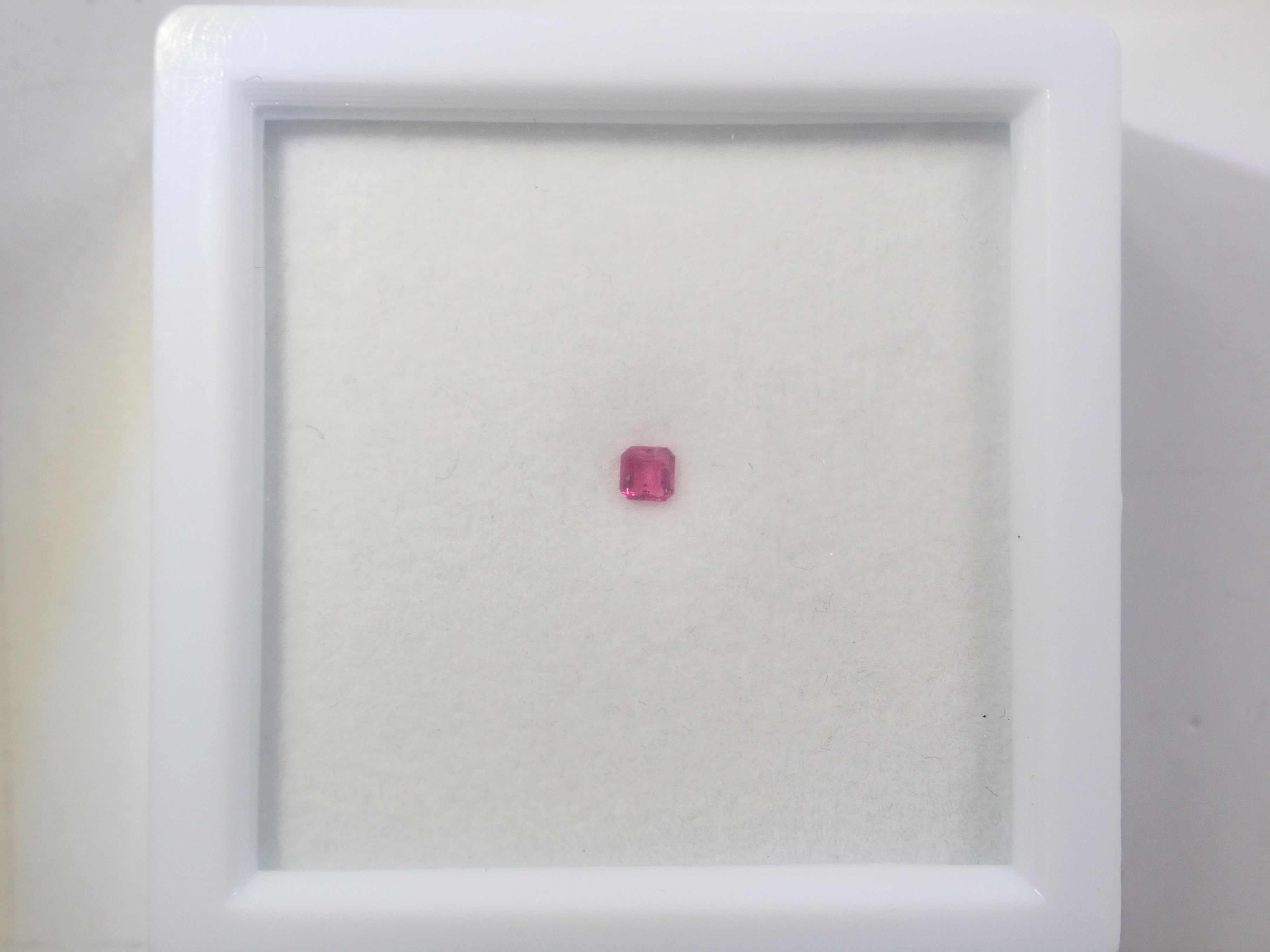 {六月活動限量版} 稀有寶石 Gacha💎 帕帕拉恰藍寶石 0.3ct+ 附證書、藍錐礦、紅色綠柱石等散石，每顆寶石售價 1 顆 {可享多顆購買折扣}