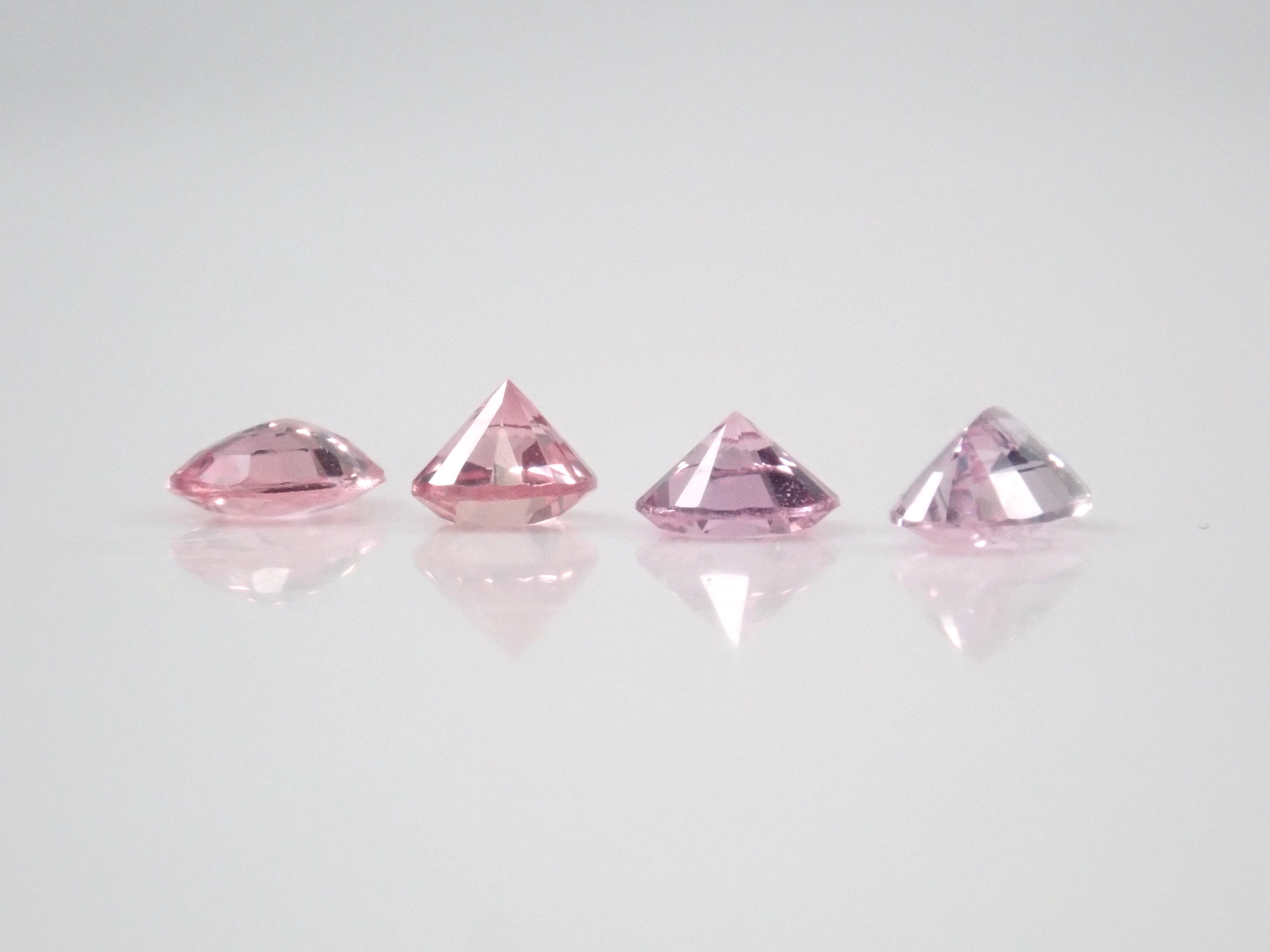 [On sale from 10pm on 8/4] Limited to 4 stones Pink Sapphire Gacha💎 (Only 1 stone is Padparadscha Sapphire 0.215ct with DGL certificate) 1 loose stone [Multiple purchase discounts available]