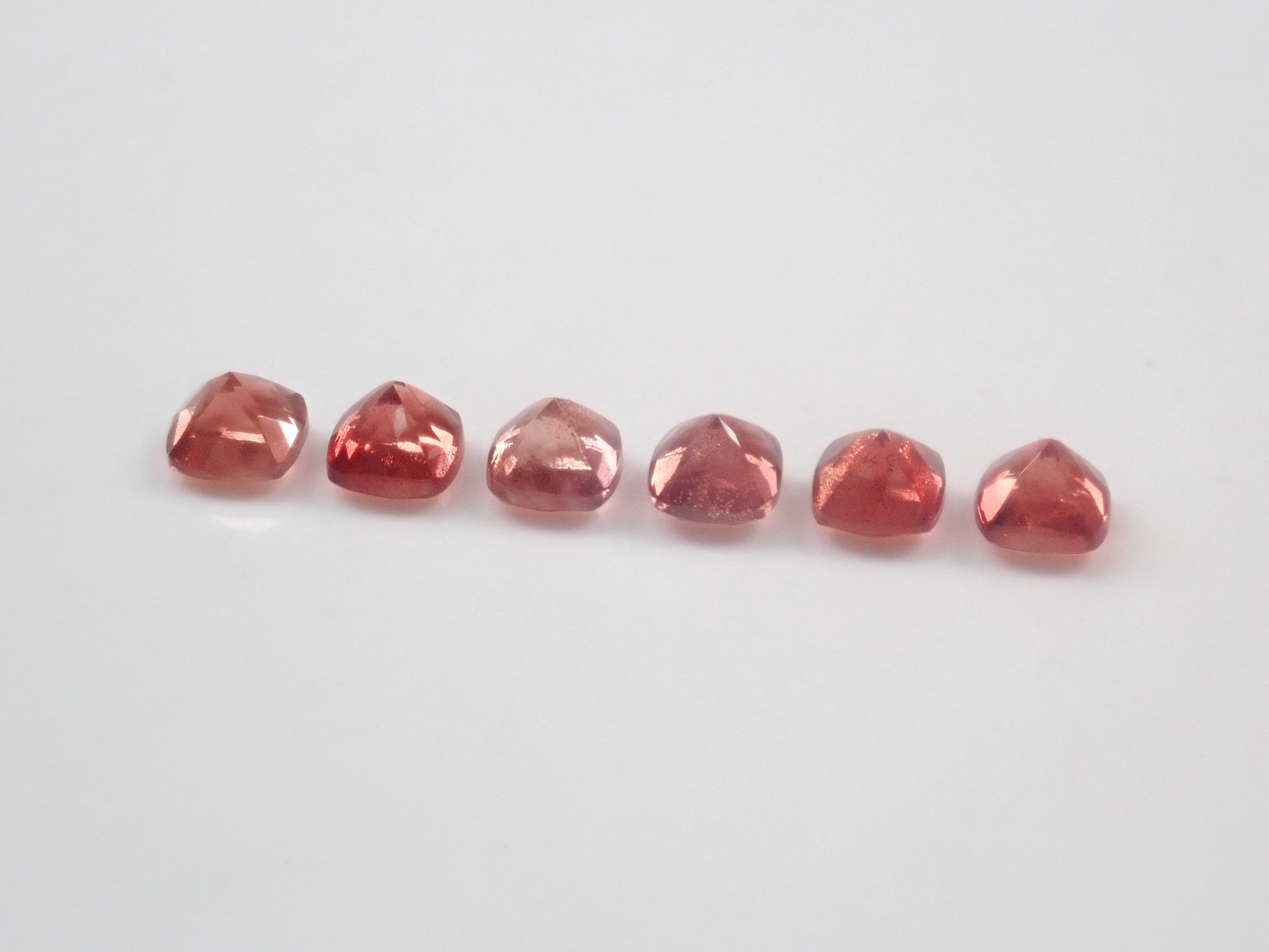 【1/25 22時販売】《限定6石》シラーが綺麗なアメリカ産オレゴンサンストーン💎（クッションカット,6×6mm）《複数購入割引有》