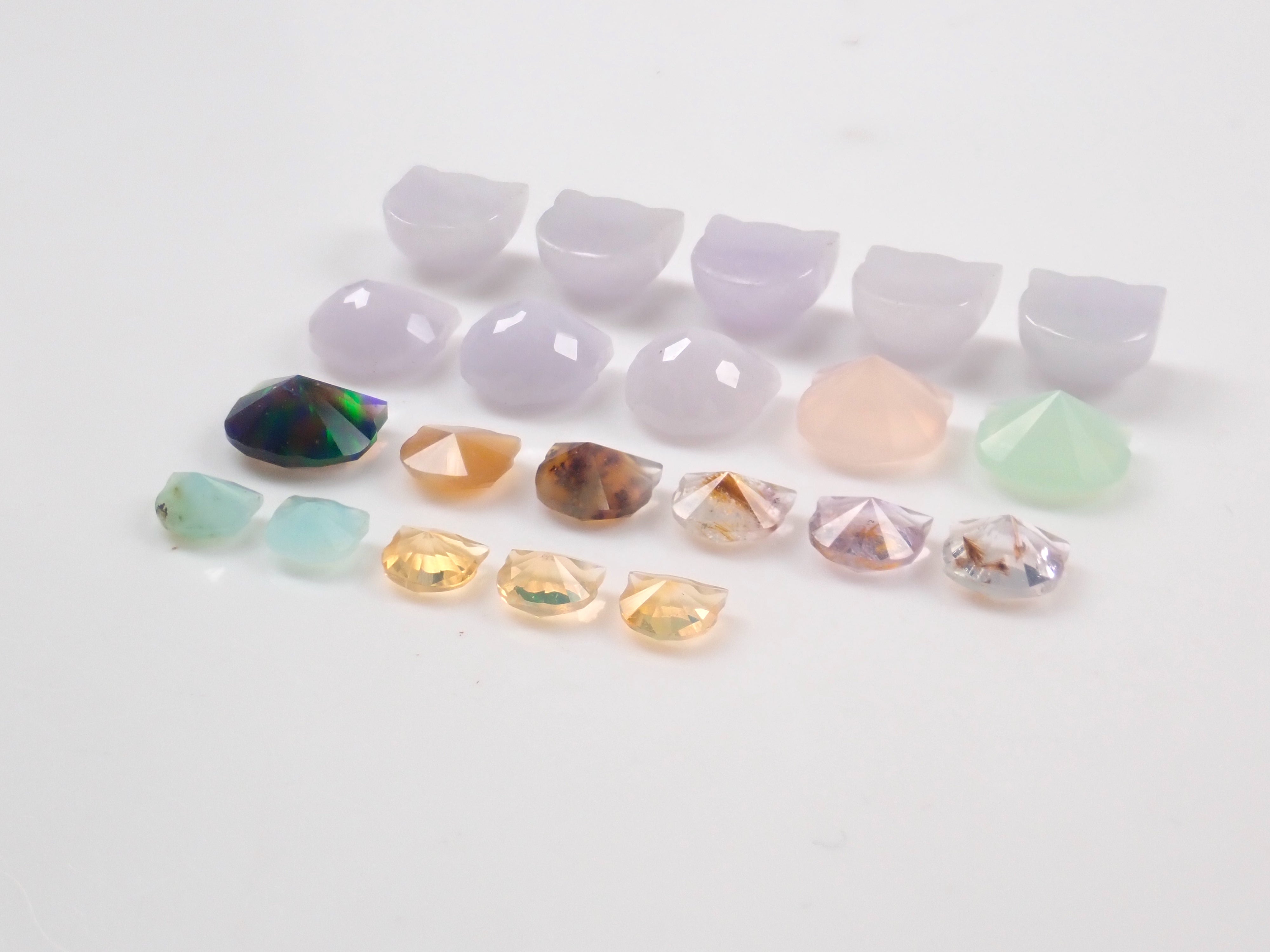 Limited to 21 stones [Kitty Gacha] Cat cut, blue opal, jade, chalcedony, etc. (One in four people will also receive a paw set) [Multiple purchase discounts available]