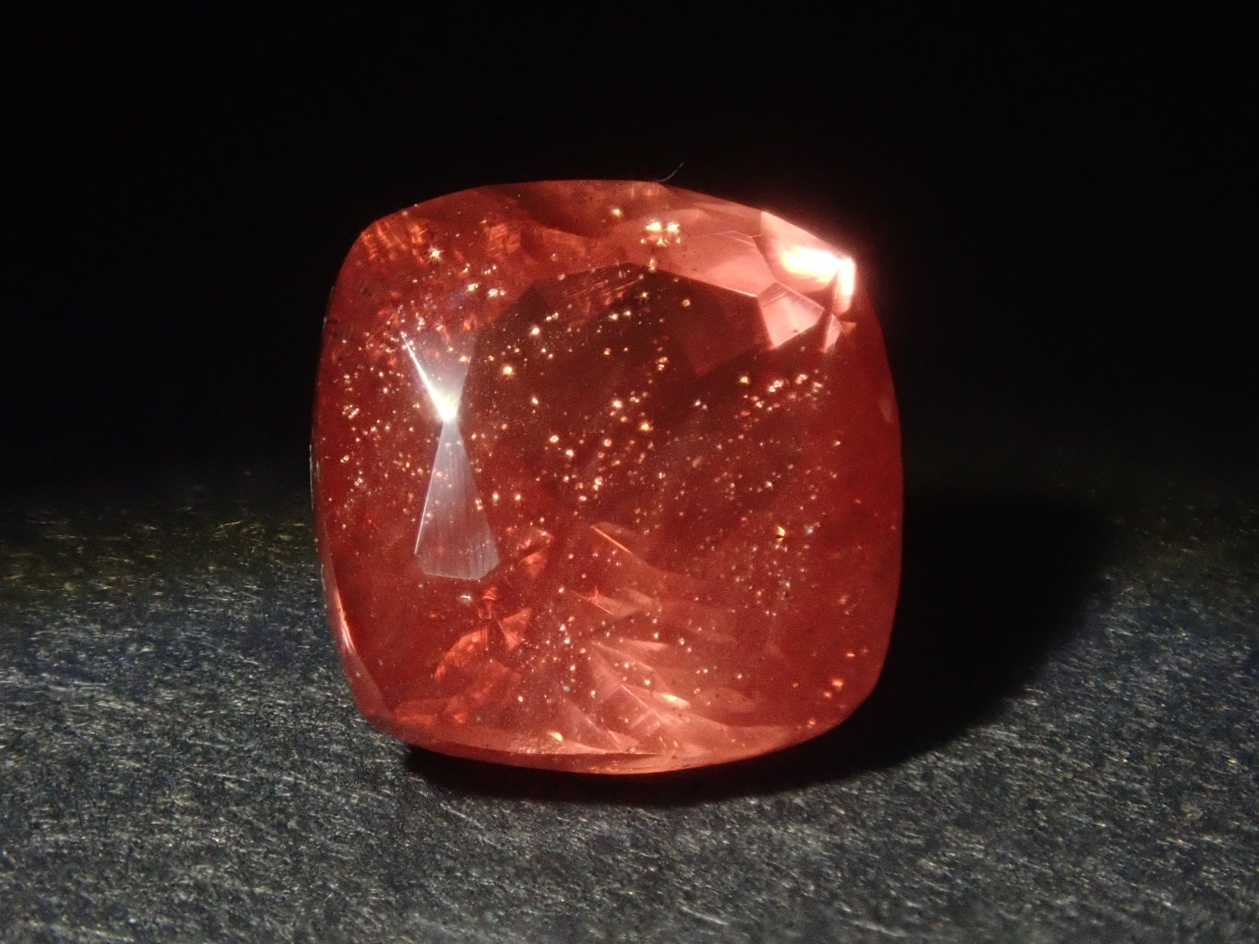 【1/25 22時販売】《限定6石》シラーが綺麗なアメリカ産オレゴンサンストーン💎（クッションカット,6×6mm）《複数購入割引有》