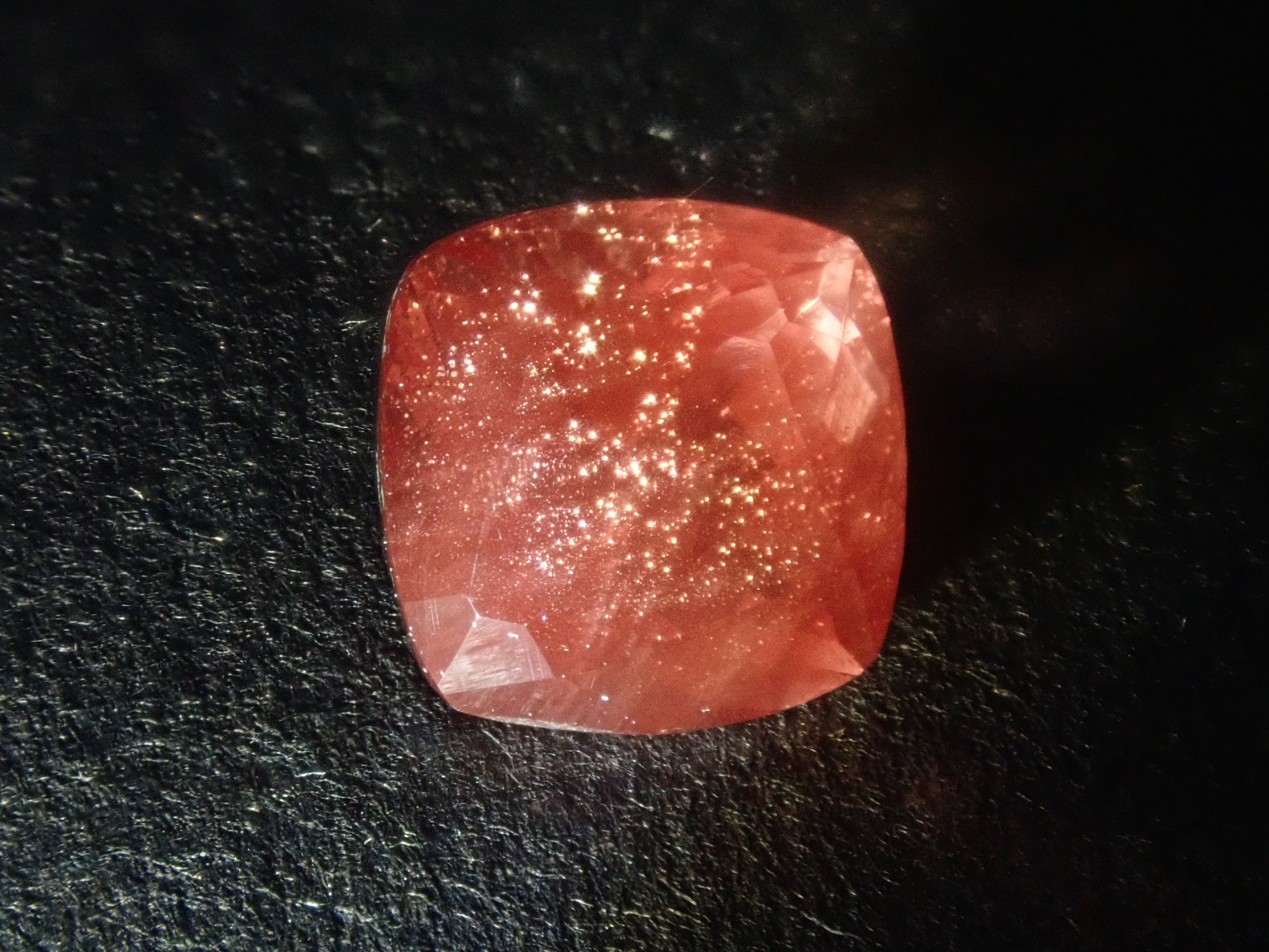 【1/25 22時販売】《限定6石》シラーが綺麗なアメリカ産オレゴンサンストーン💎（クッションカット,6×6mm）《複数購入割引有》