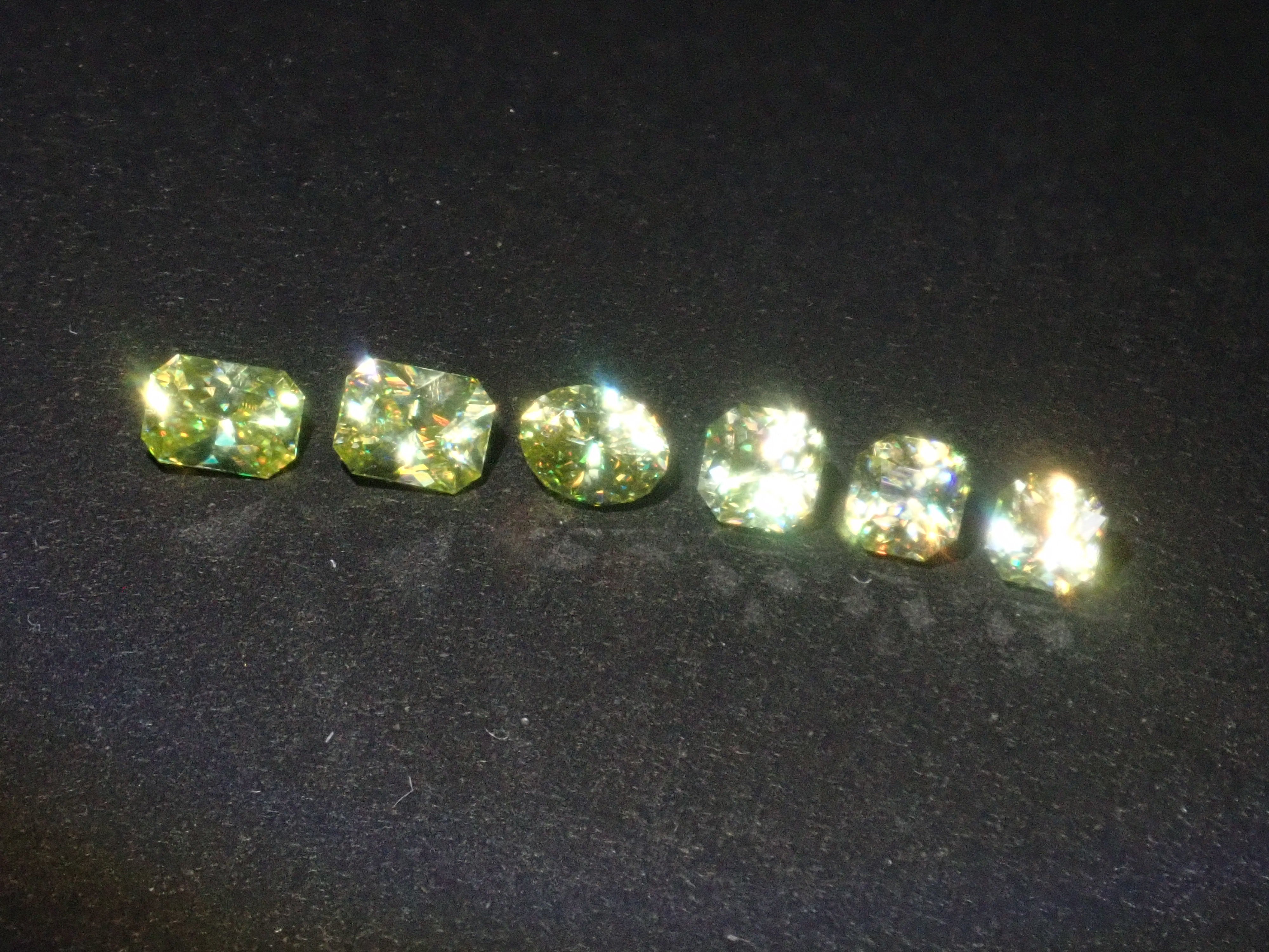 [Available at 10 PM on August 2nd] [Limited to 6 stones] Zimbabwean sphene loose stone [Multiple purchase discounts available]