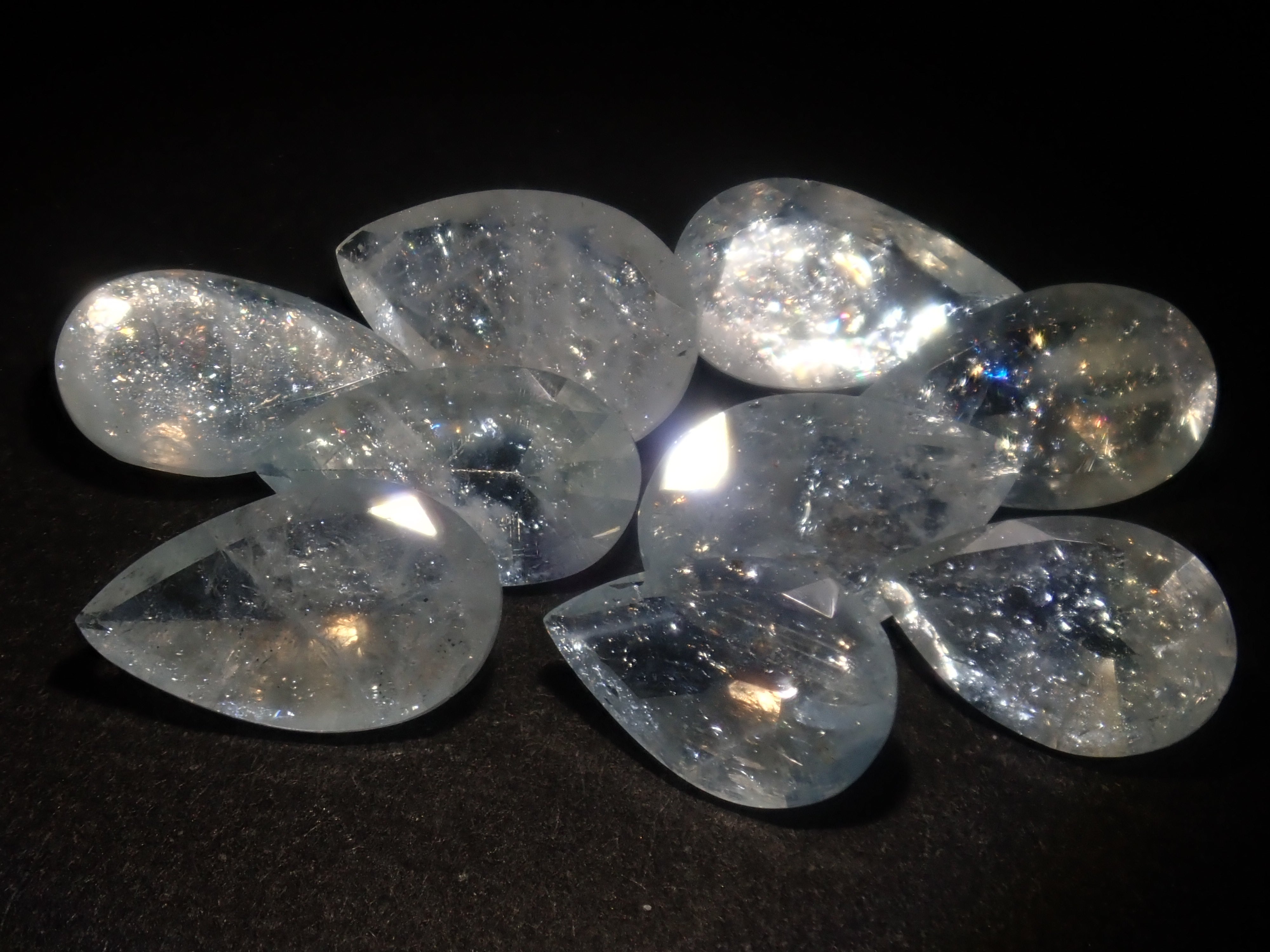 【8/31 22時販売】《限定9石》ブラジル産レインボーアクアマリン1石ルース（平均1.0ct,ペアシェプカット）《複数購入割引有》