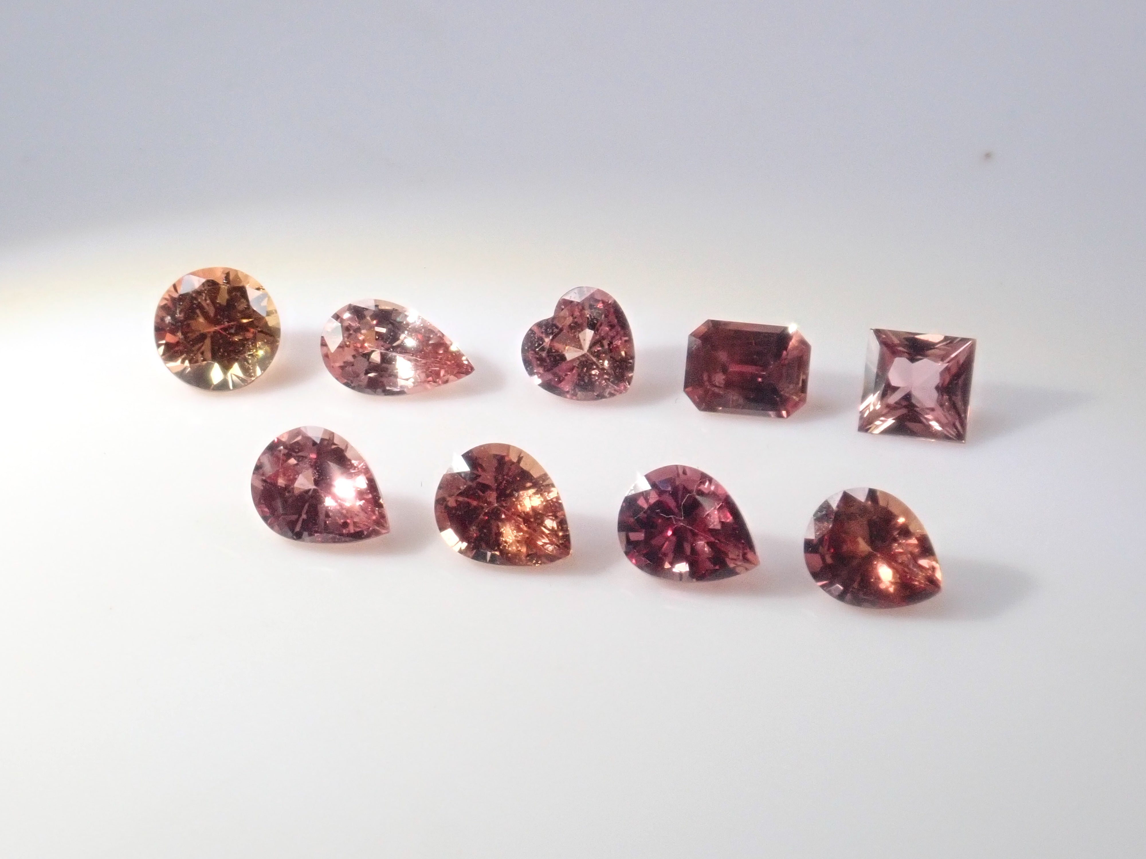 Unheated Sapphire Gacha💎 (Only 2 stones are unheated Padparadscha sapphires with GIA certificate) 1 loose stone {Multiple purchase discounts available}