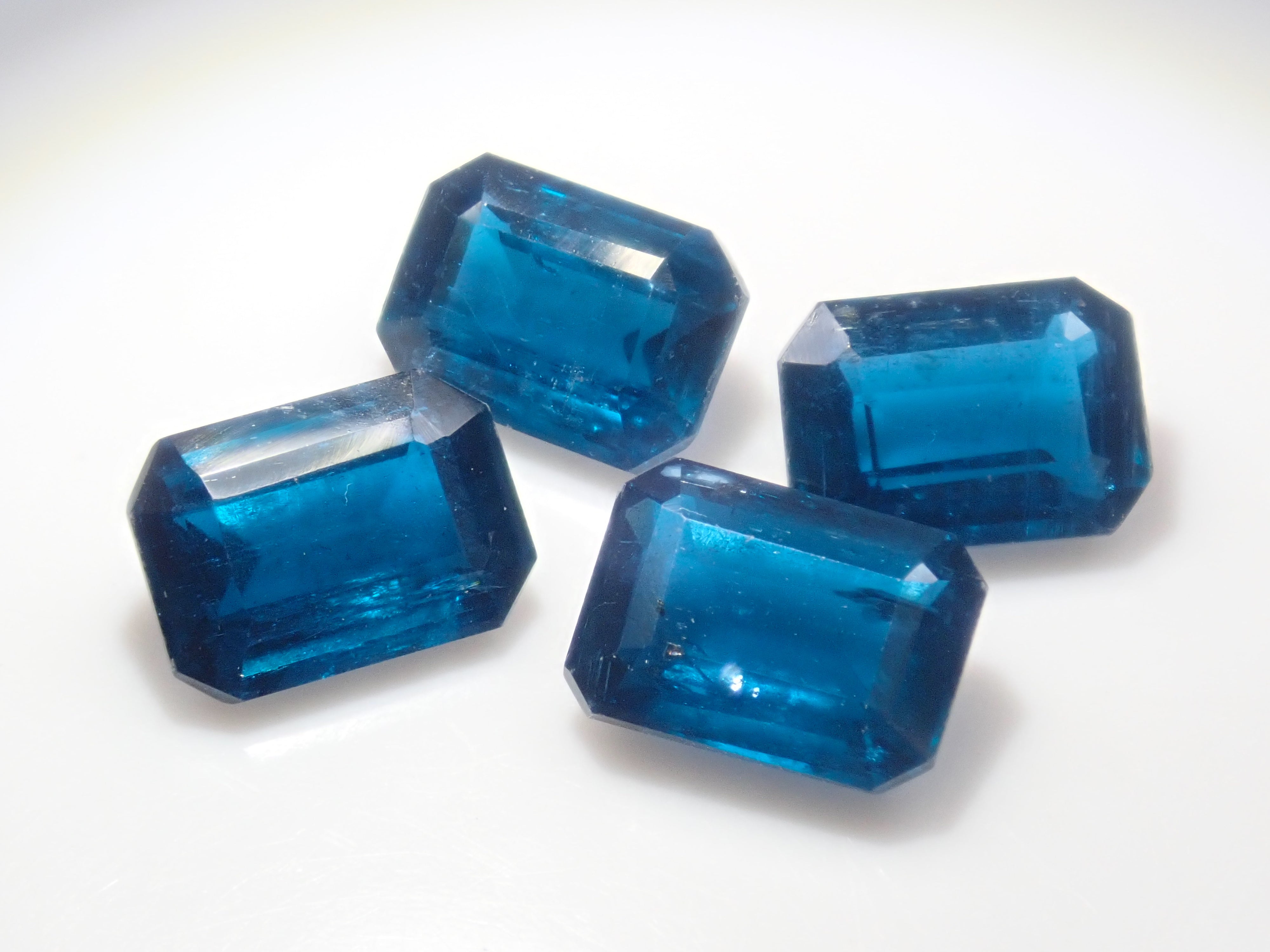 【5/17 22時販売】ネパール産カイヤナイト1石ルース（インディゴブルーカラー,4×6mm,オーバルカット）《複数購入割引有》