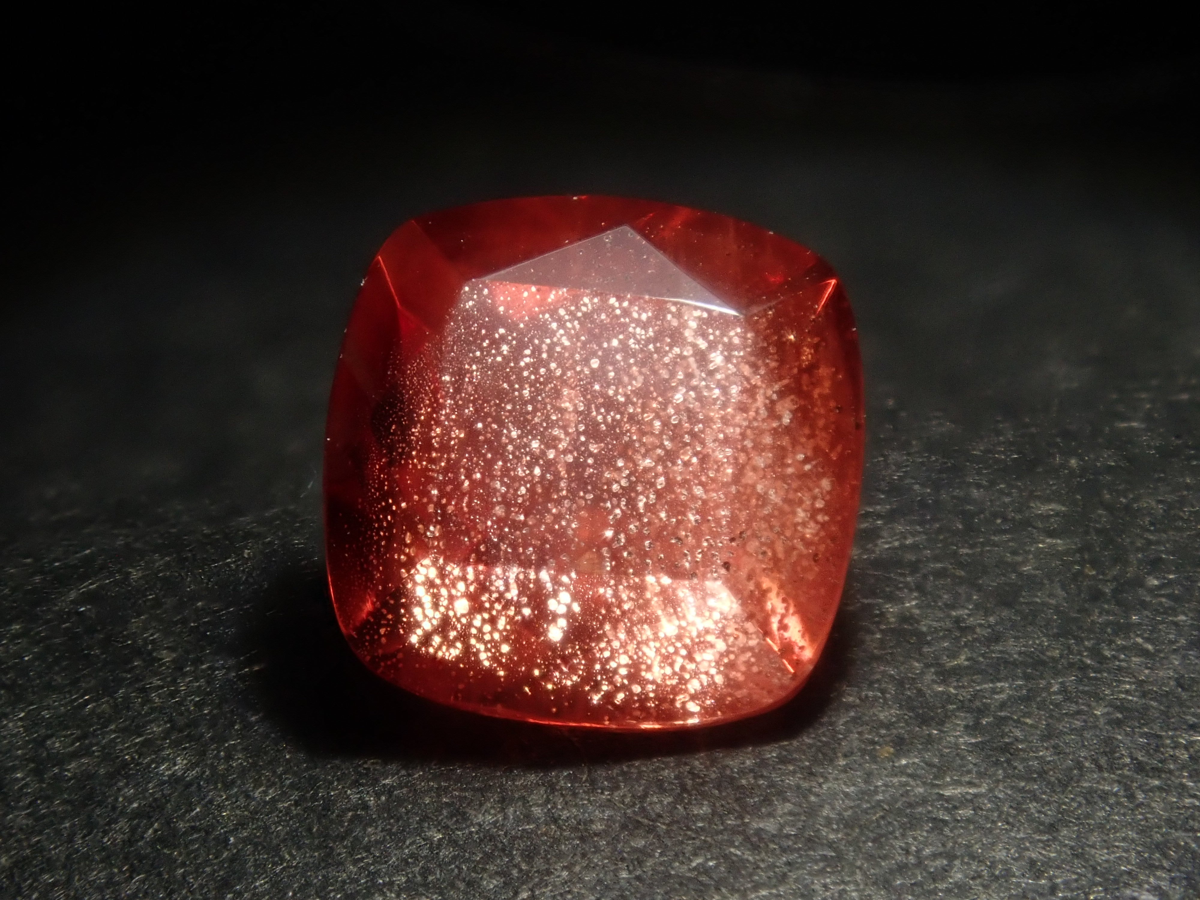 【1/25 22時販売】《限定6石》シラーが綺麗なアメリカ産オレゴンサンストーン💎（クッションカット,6×6mm）《複数購入割引有》