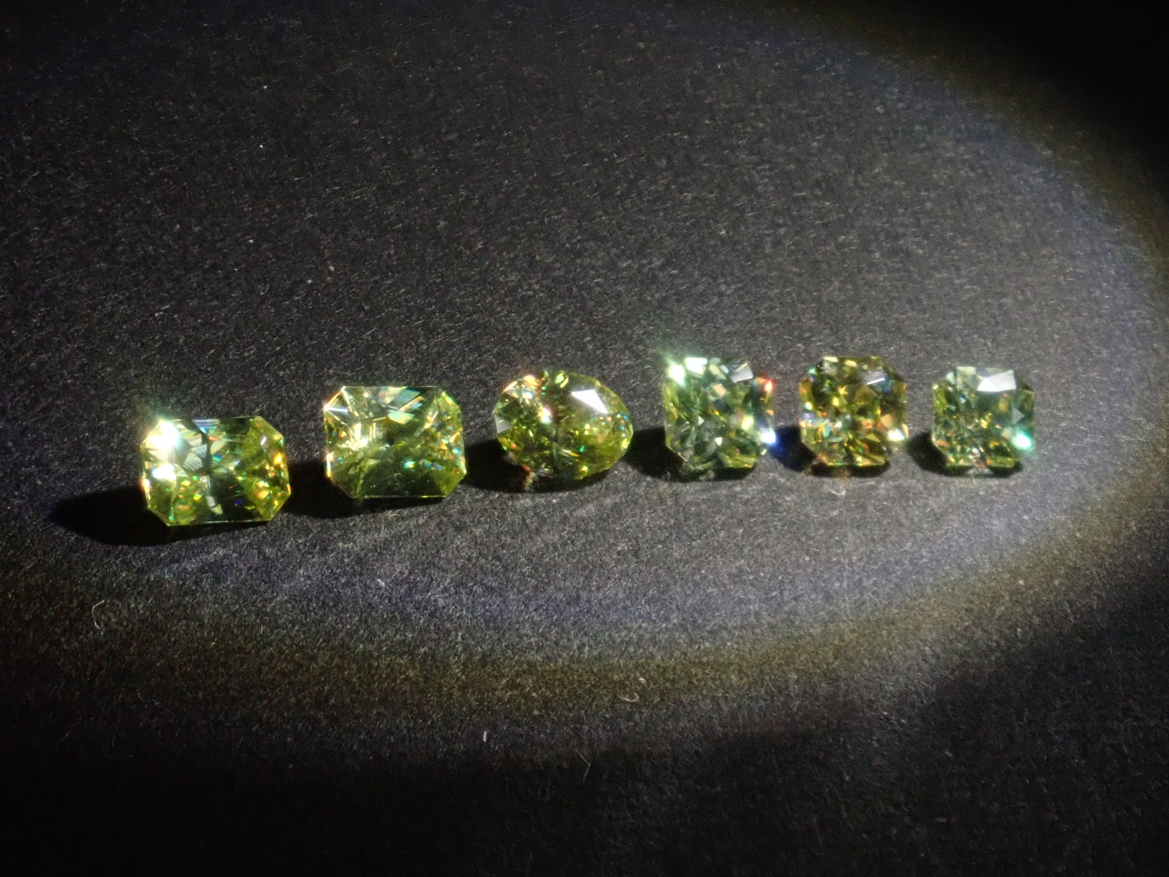 [Available at 10 PM on August 2nd] [Limited to 6 stones] Zimbabwean sphene loose stone [Multiple purchase discounts available]