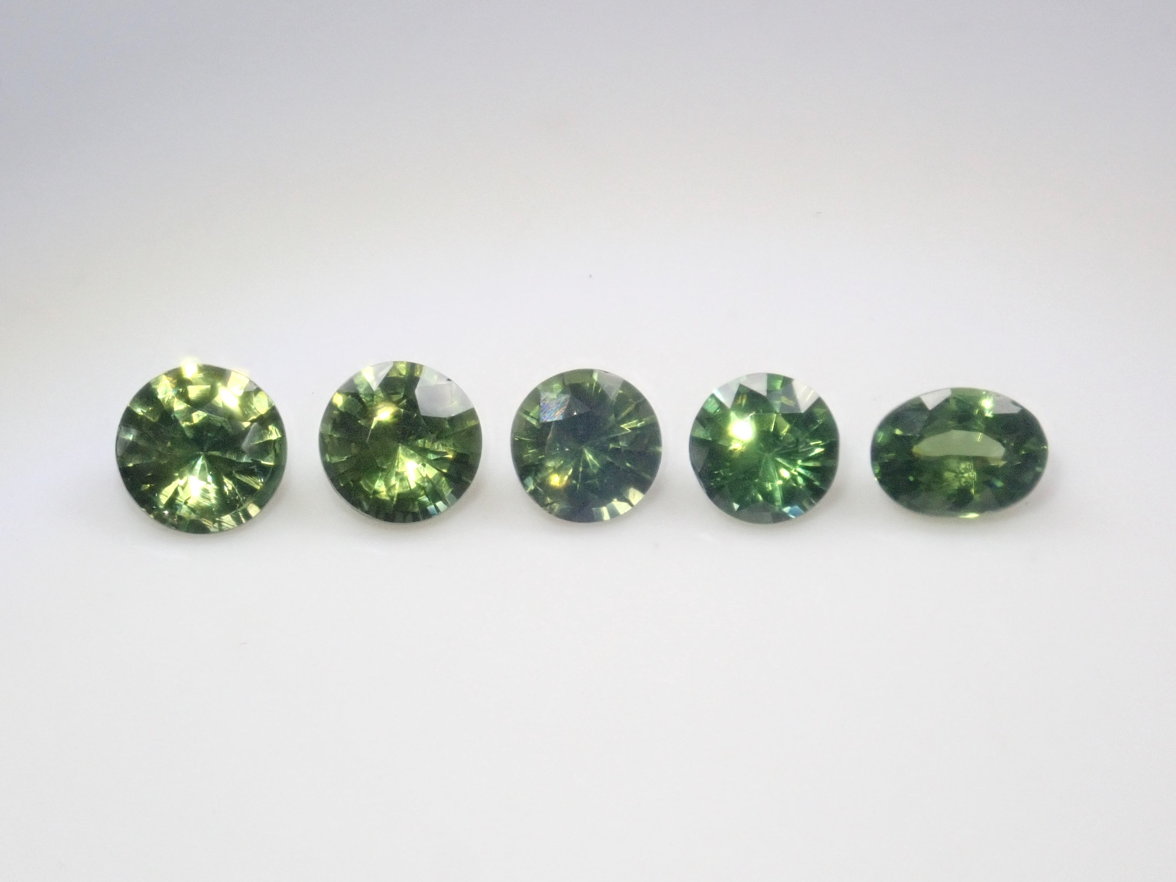 [On sale from 22:00 on 3/8] [Limited to 5 stones] 1 green zircon from Sri Lanka [Multiple purchase discounts available]