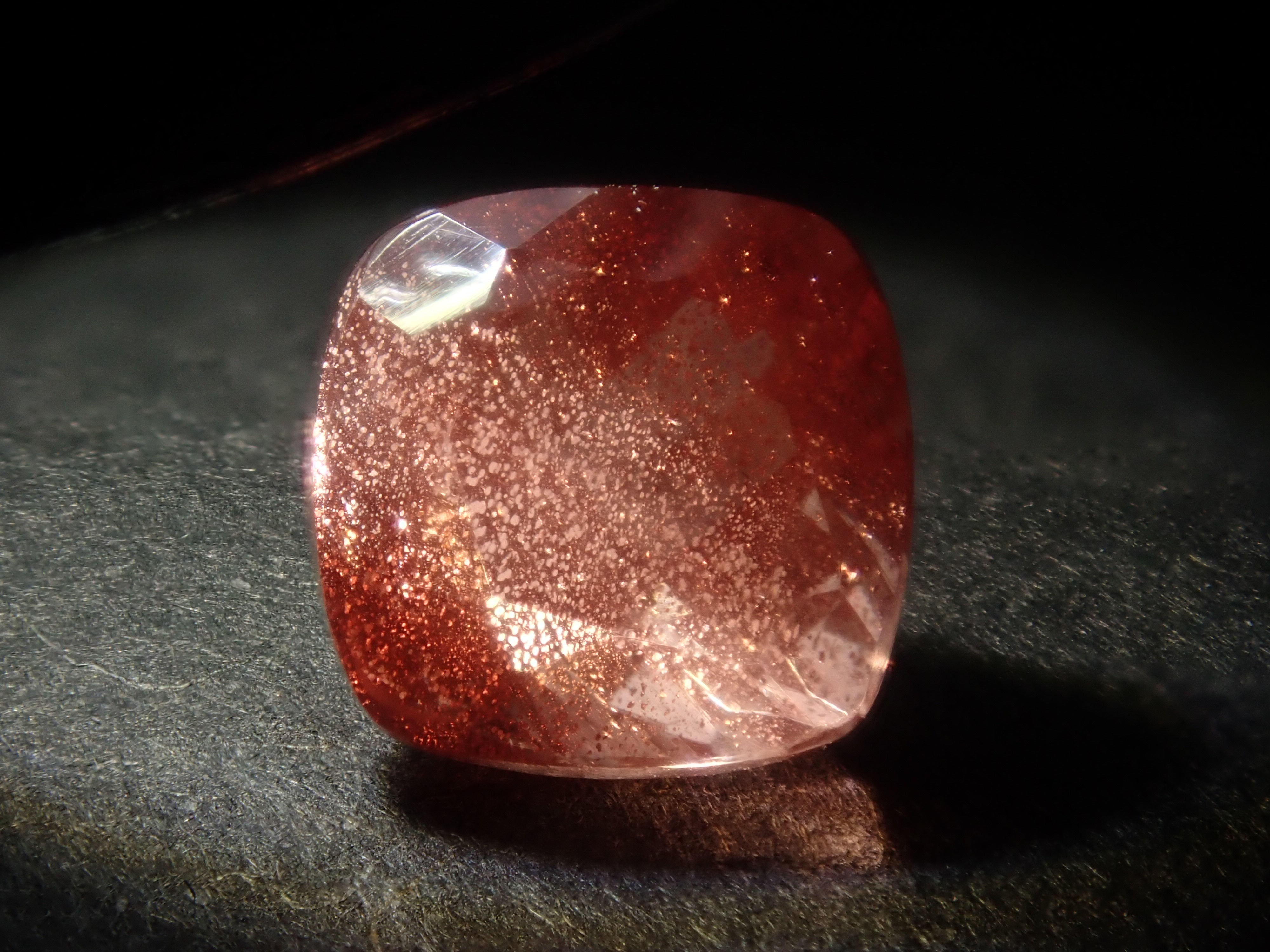 【1/25 22時販売】《限定6石》シラーが綺麗なアメリカ産オレゴンサンストーン💎（クッションカット,6×6mm）《複数購入割引有》