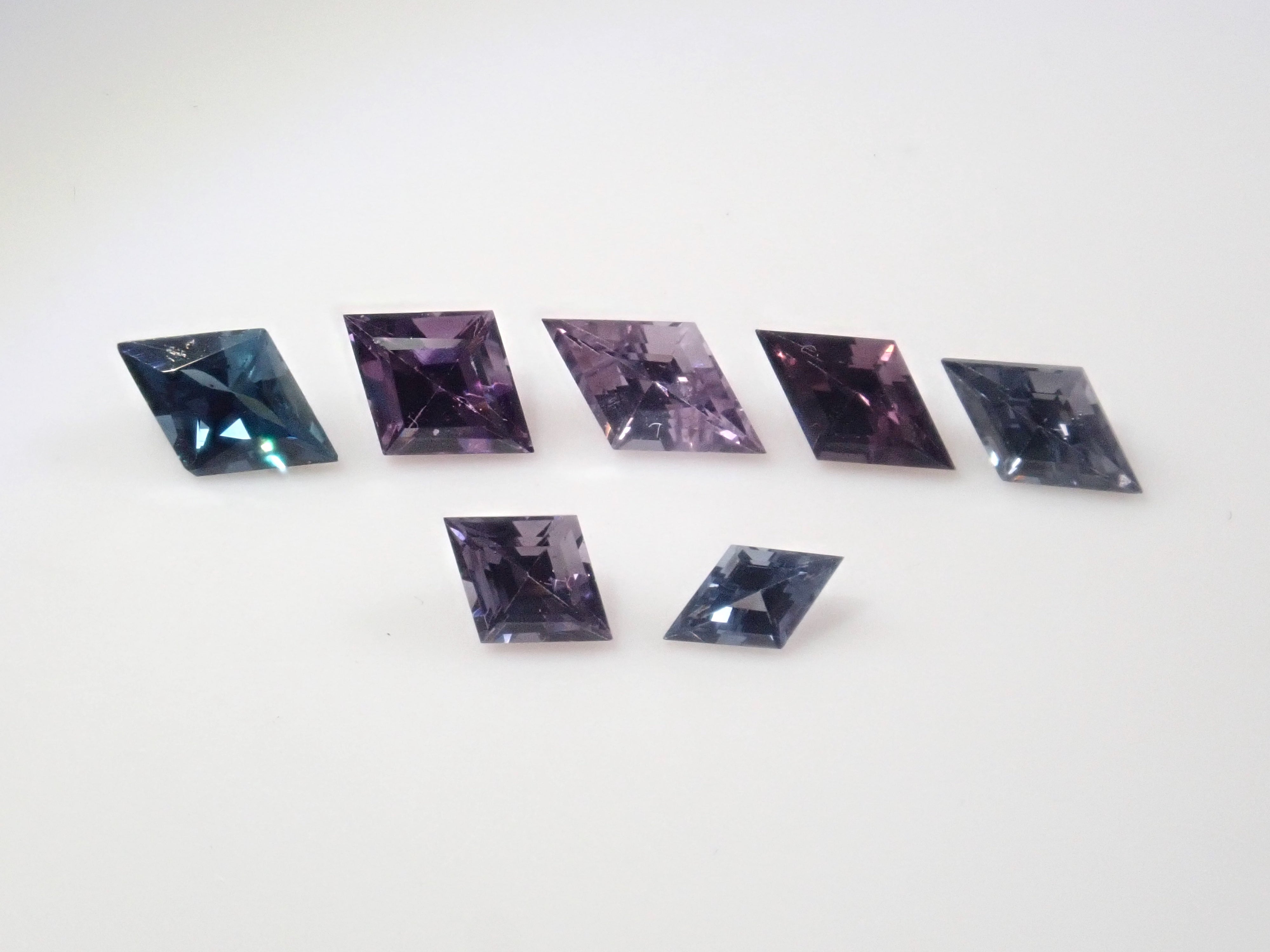 Limited to 7 stones: 1 loose Sri Lankan spinel (lozenge cut) stone. Discounts available for multiple purchases.