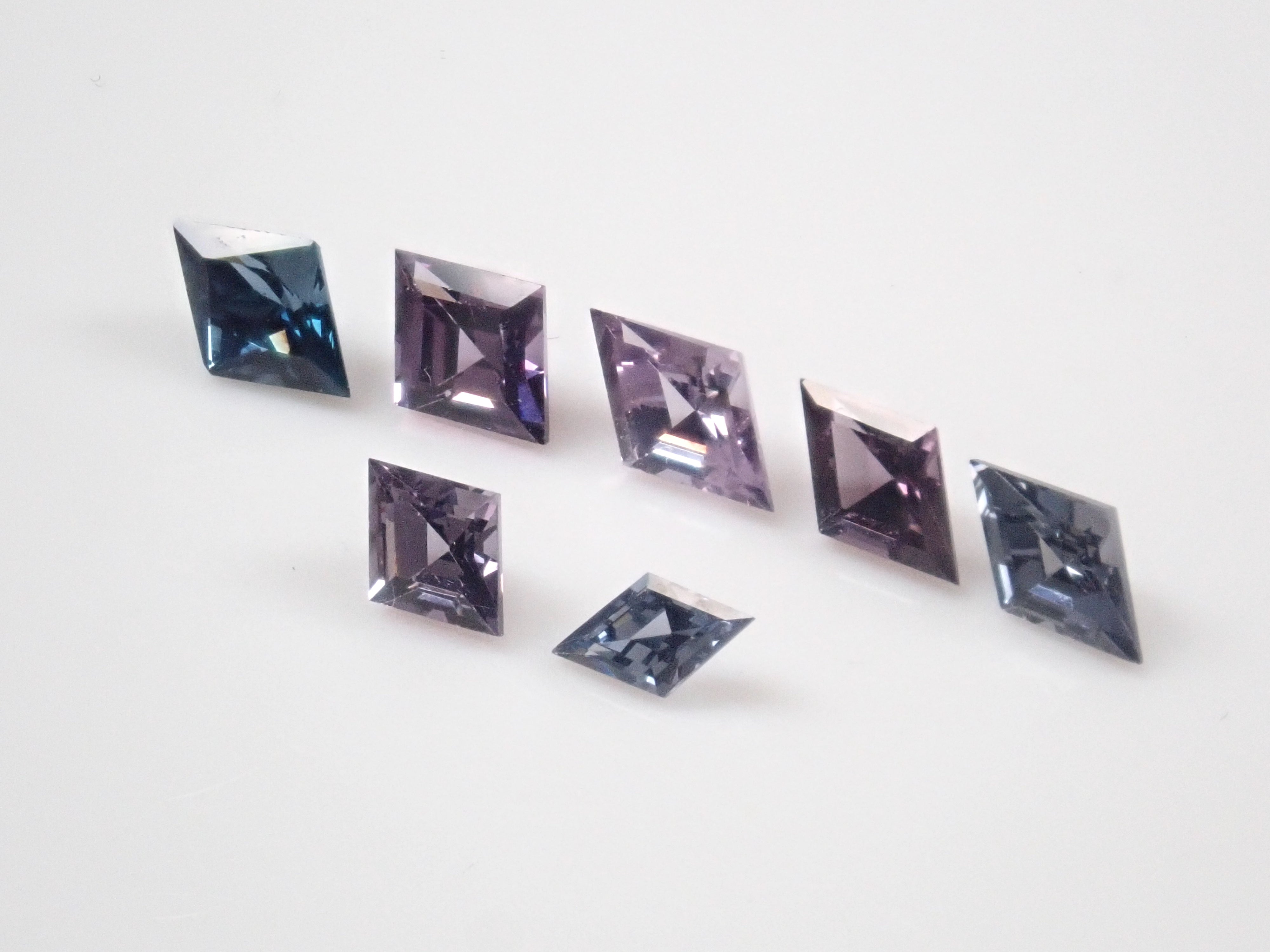 Limited to 7 stones: 1 loose Sri Lankan spinel (lozenge cut) stone. Discounts available for multiple purchases.