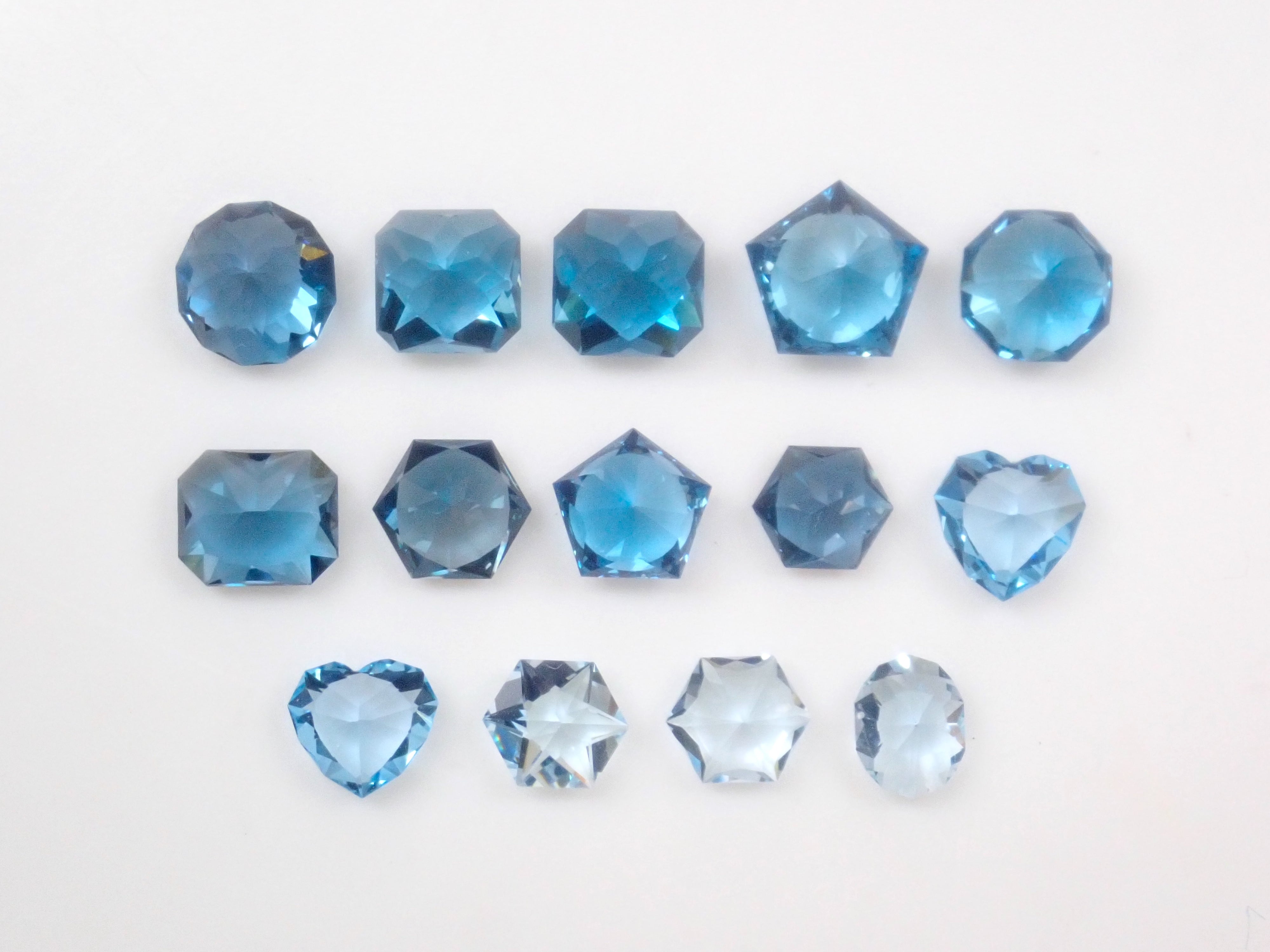 【1/11 22時販売】《限定13石》甲州貴石切子《月型切子》のブルートパーズ10ctを含むブルートパーズガチャ1石ルース《複数購入割引有》