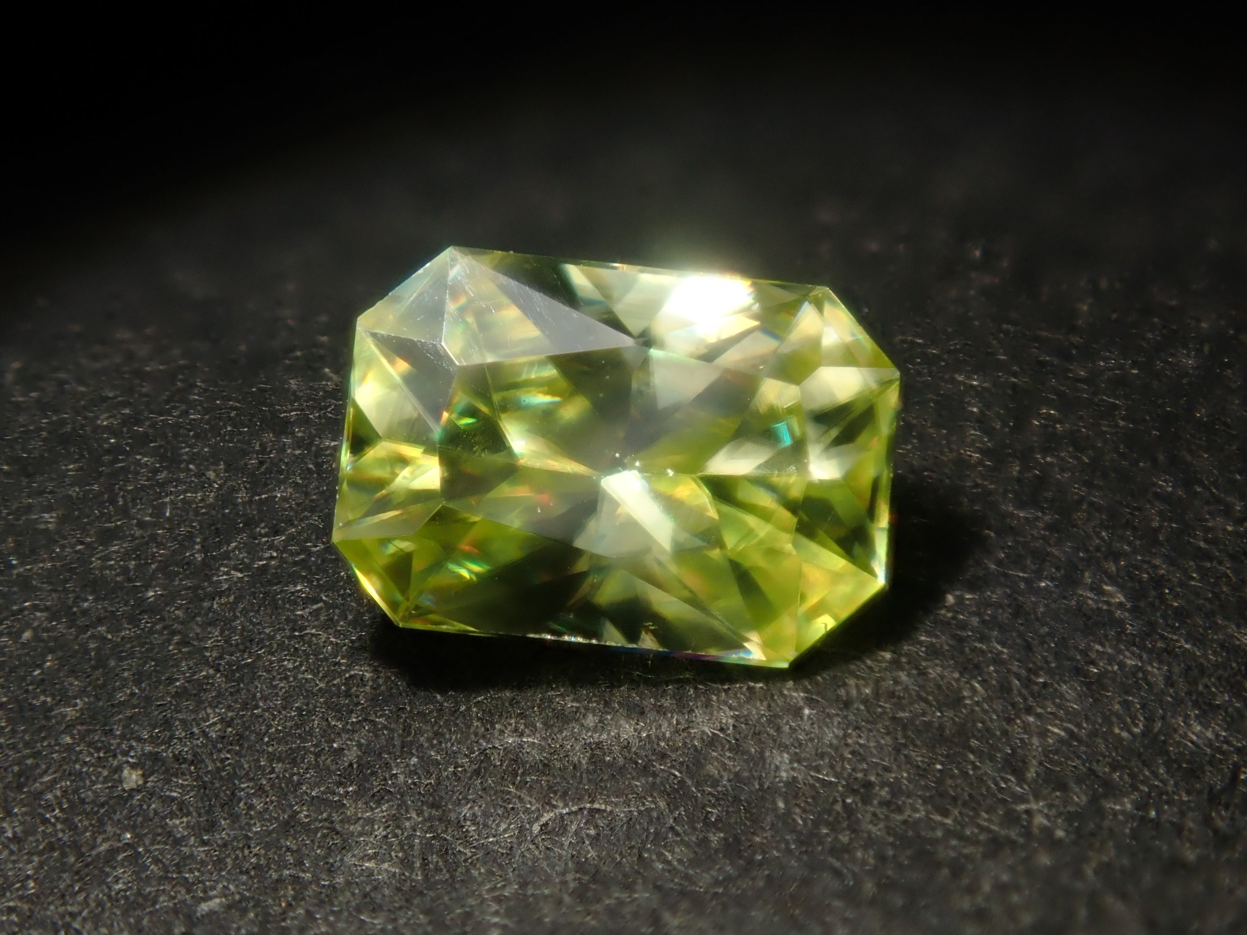 [Available at 10 PM on August 2nd] [Limited to 6 stones] Zimbabwean sphene loose stone [Multiple purchase discounts available]