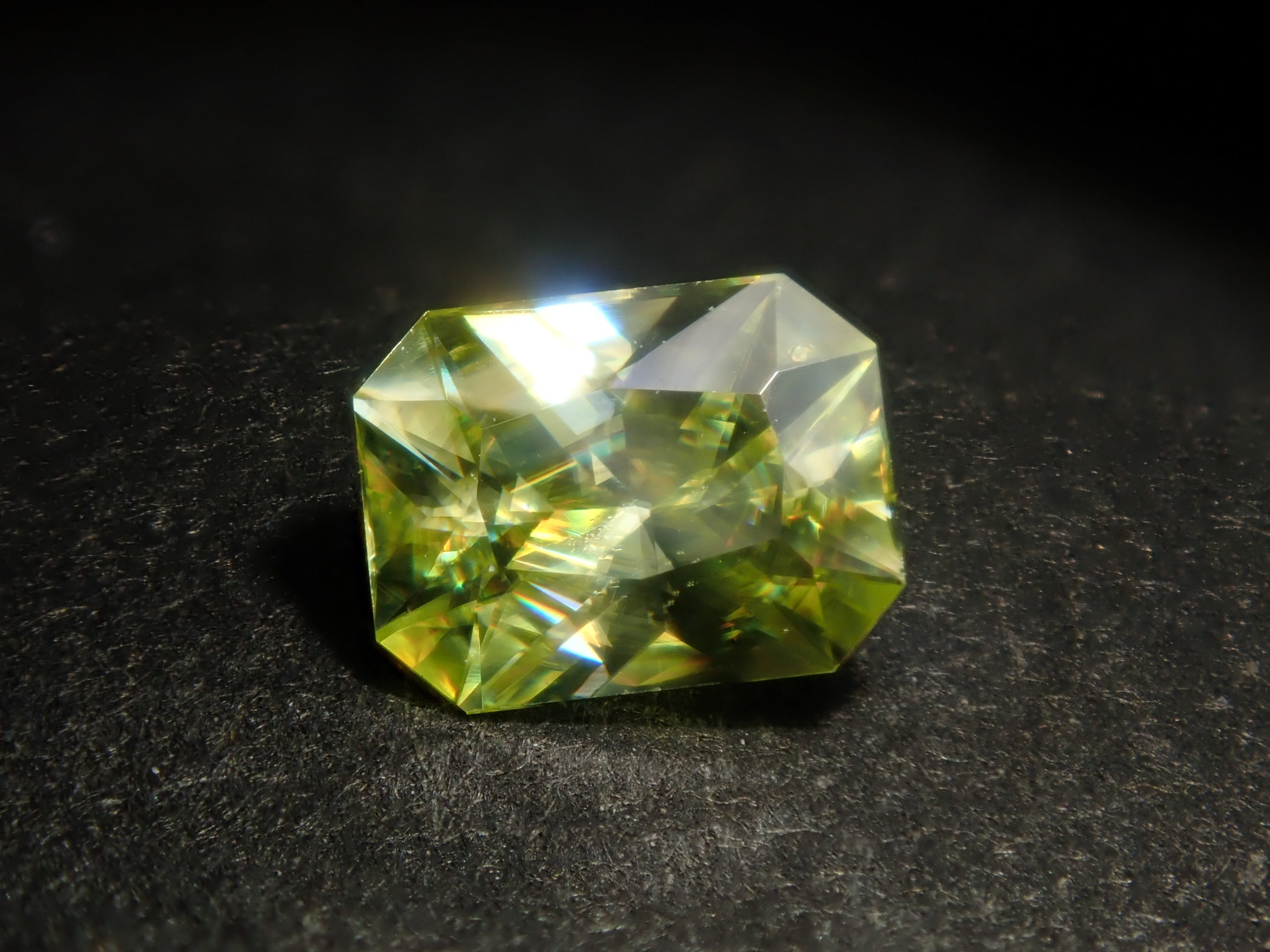 [Available at 10 PM on August 2nd] [Limited to 6 stones] Zimbabwean sphene loose stone [Multiple purchase discounts available]