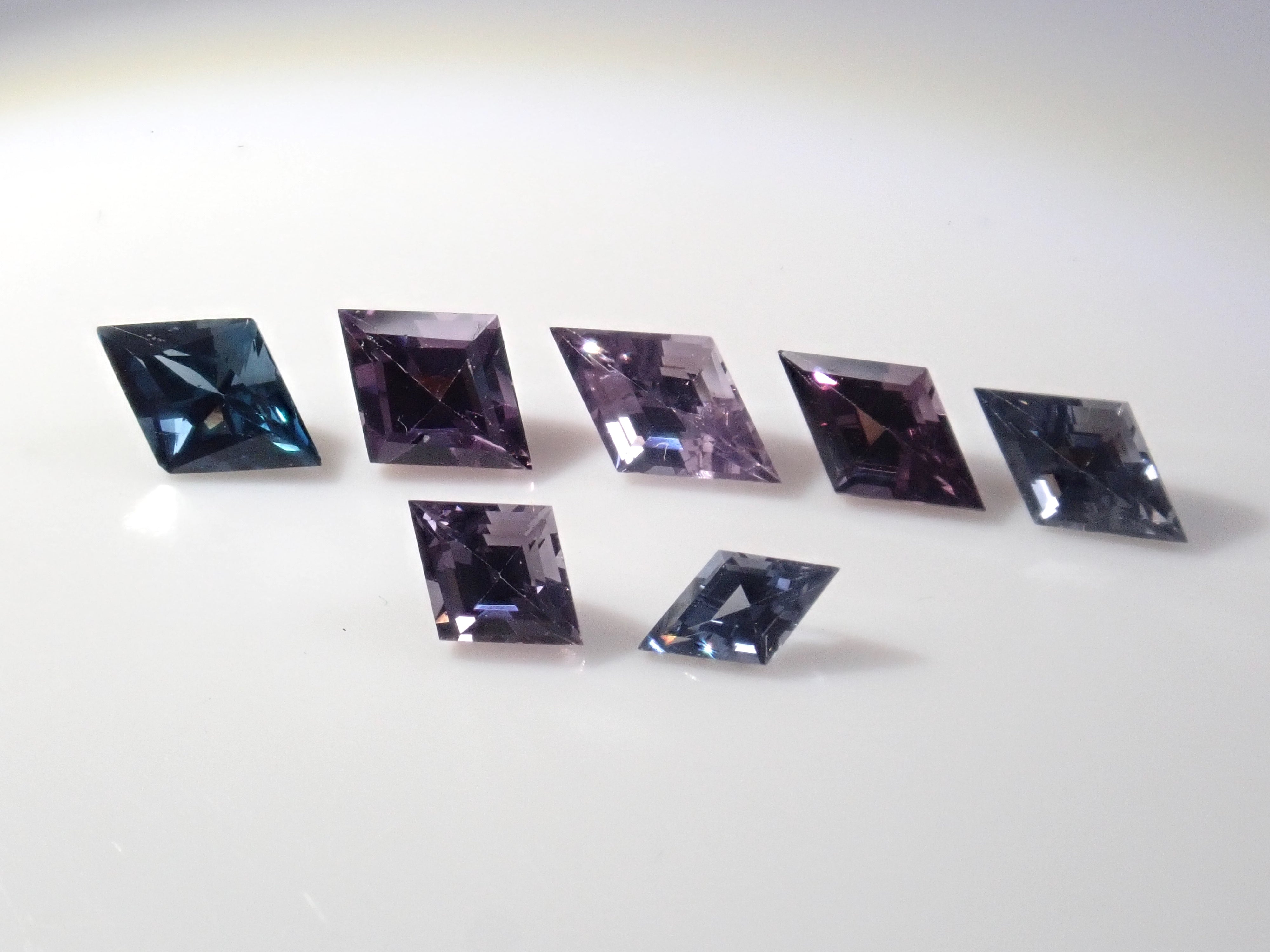 Limited to 7 stones: 1 loose Sri Lankan spinel (lozenge cut) stone. Discounts available for multiple purchases.