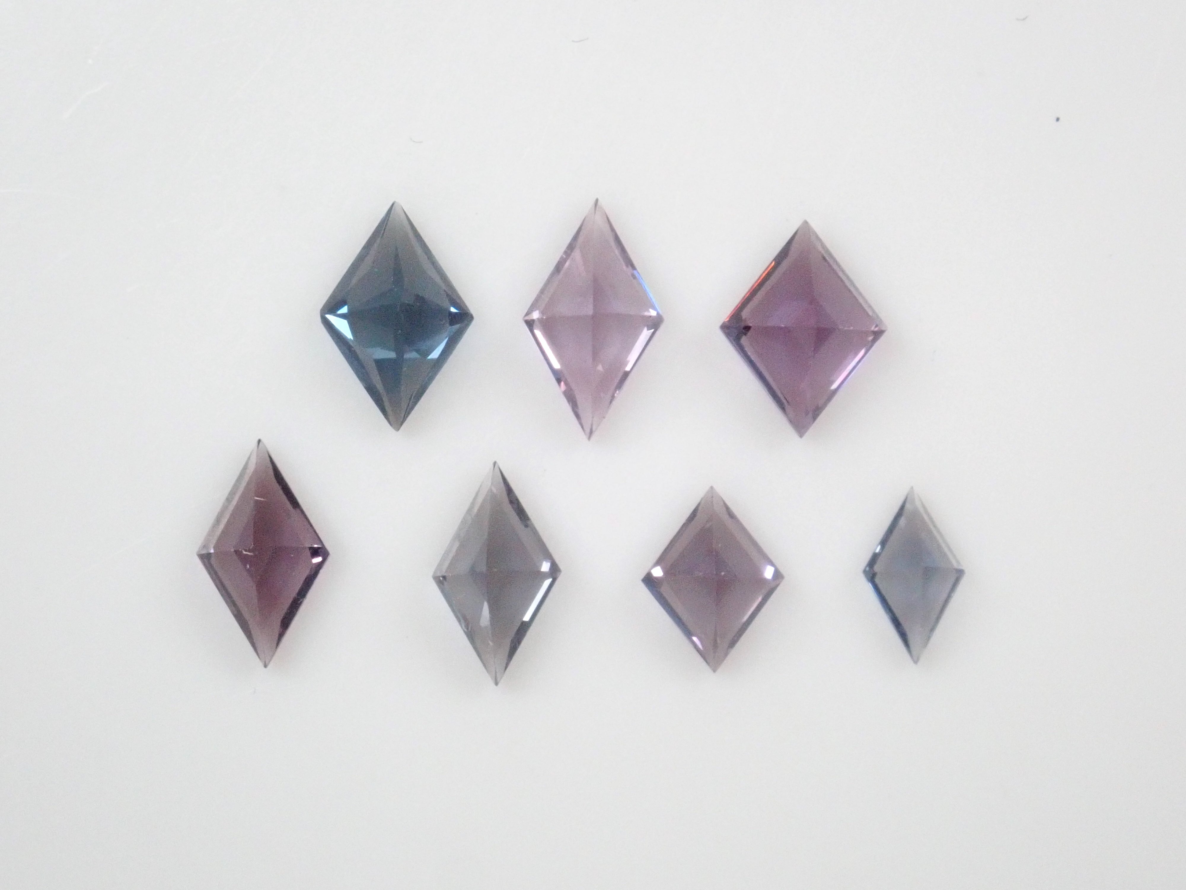 Limited to 7 stones: 1 loose Sri Lankan spinel (lozenge cut) stone. Discounts available for multiple purchases.