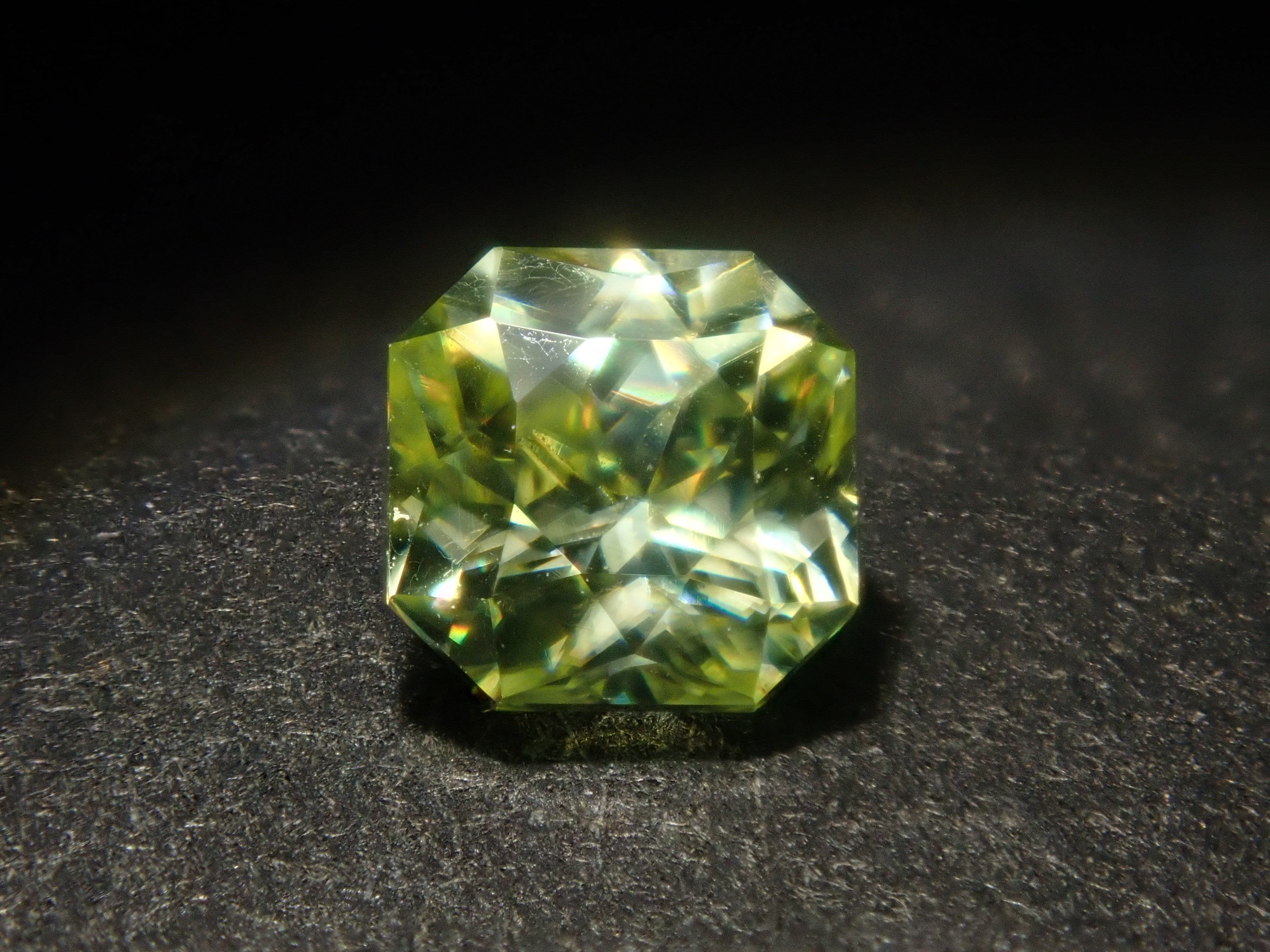 [Available at 10 PM on August 2nd] [Limited to 6 stones] Zimbabwean sphene loose stone [Multiple purchase discounts available]