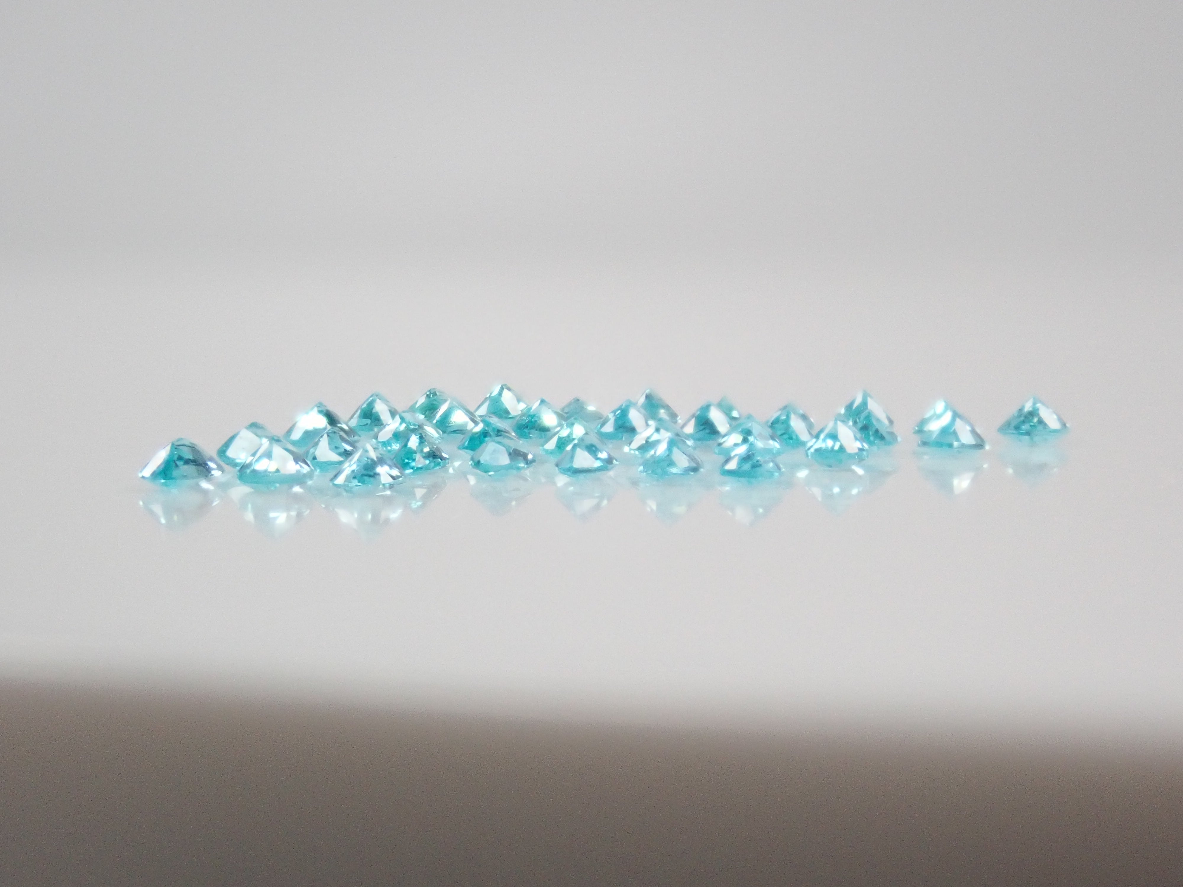 [On Sale 3/7 at 10 PM] Limited Edition (36 stones) Brazilian Paraiba Tourmaline (Batalha Mine) Gacha 💎 Regular price: ¥45,800 (Includes sorting and unheated stones) [Multiple purchase discounts available]