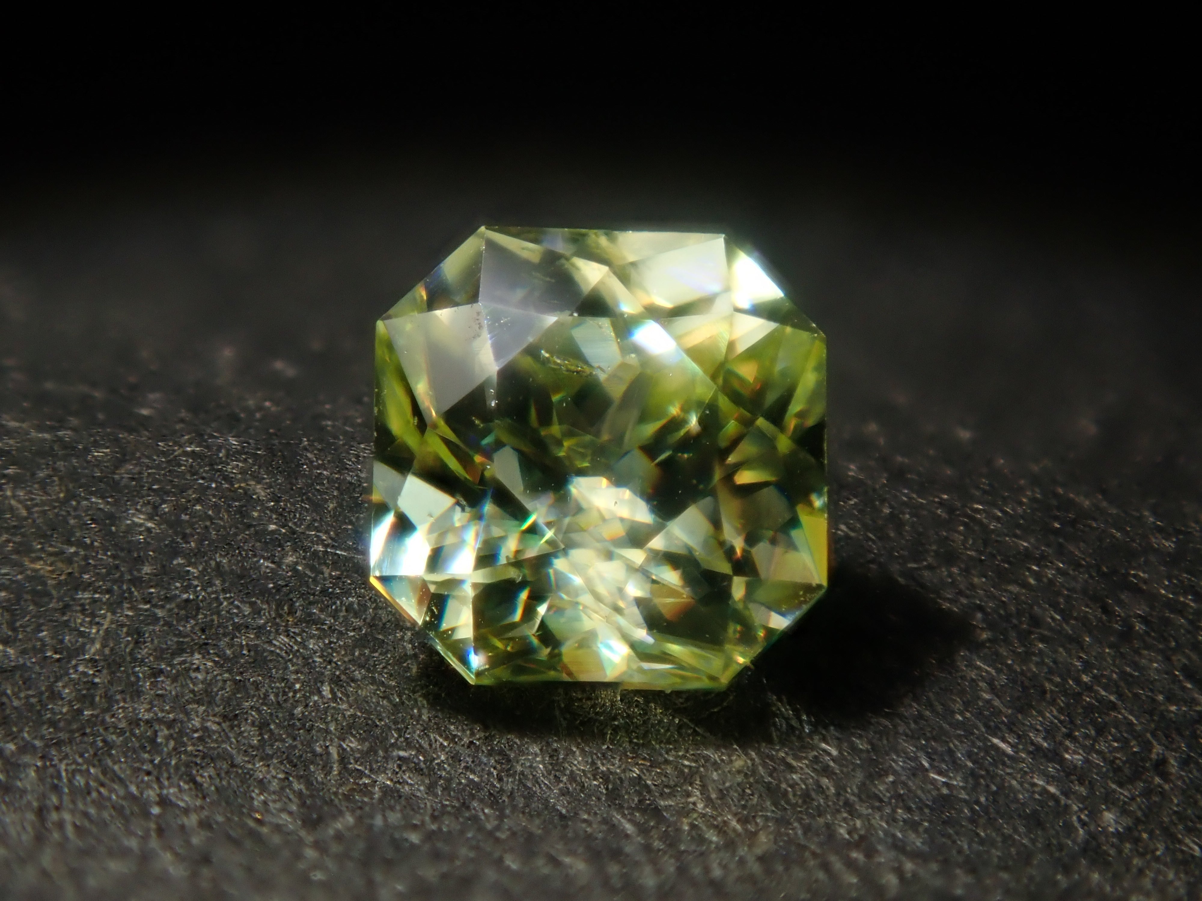 [Available at 10 PM on August 2nd] [Limited to 6 stones] Zimbabwean sphene loose stone [Multiple purchase discounts available]