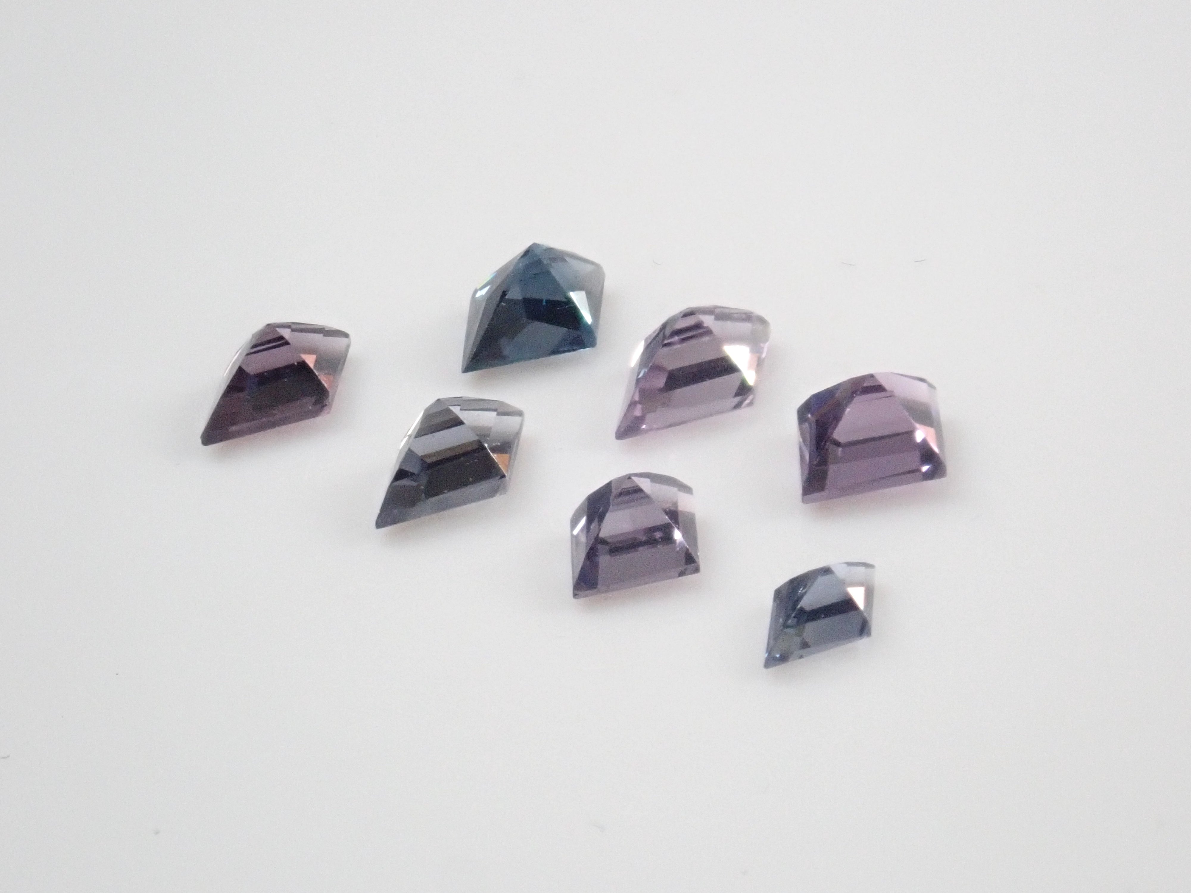 Limited to 7 stones: 1 loose Sri Lankan spinel (lozenge cut) stone. Discounts available for multiple purchases.