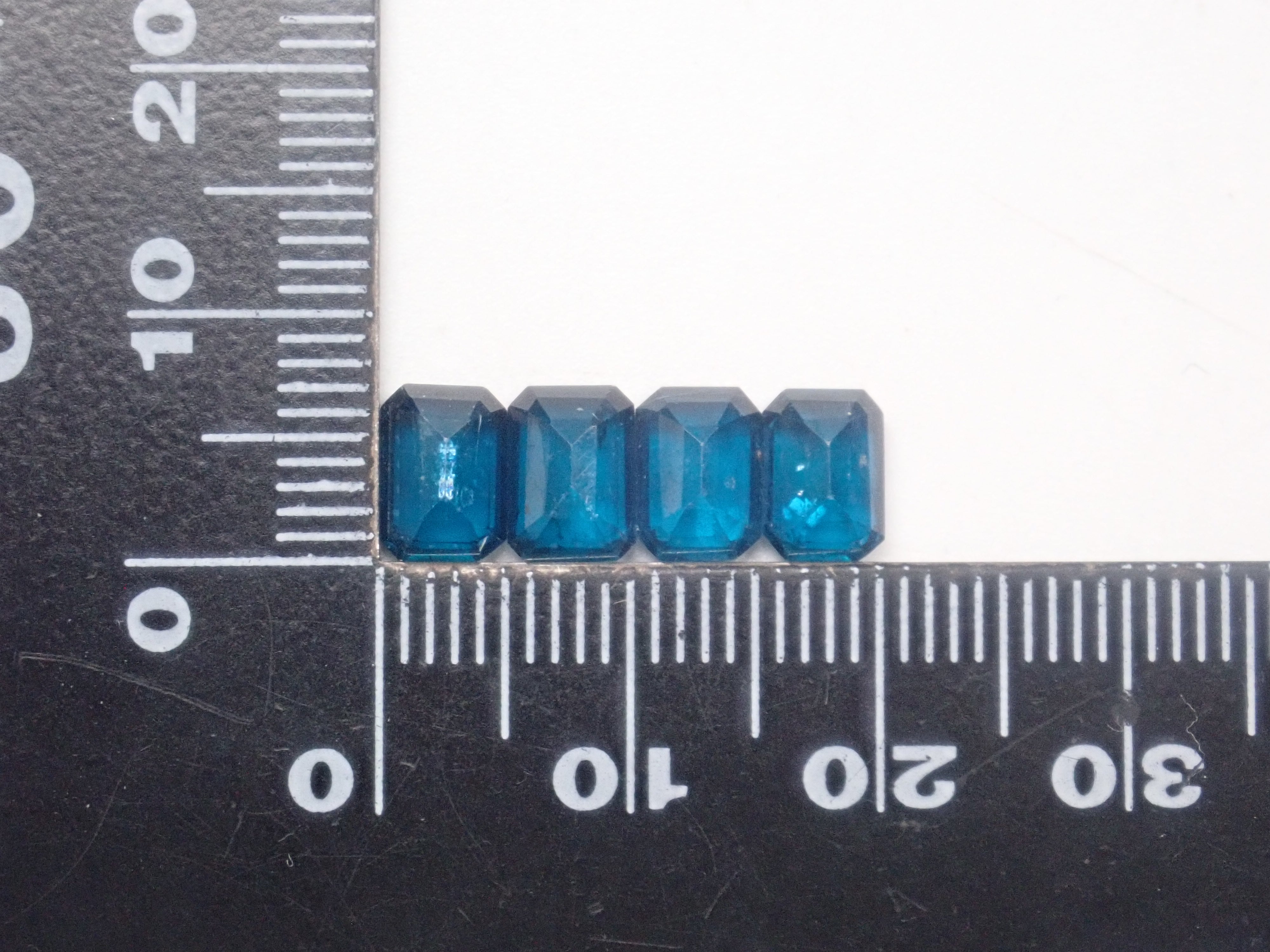 【5/17 22時販売】ネパール産カイヤナイト1石ルース（インディゴブルーカラー,4×6mm,オーバルカット）《複数購入割引有》