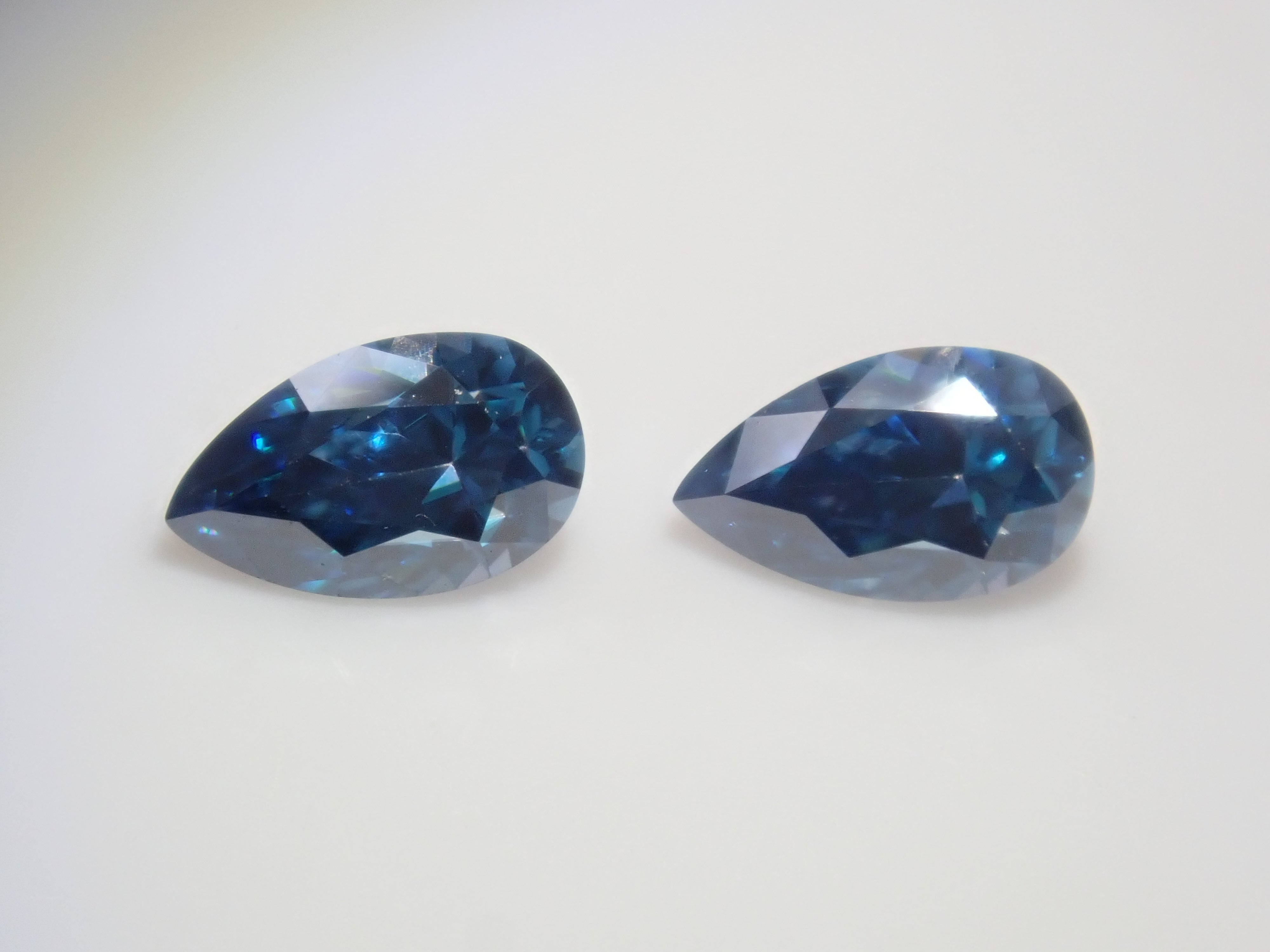 【10/5 22時販売】《限定11石》合成モアッサナイトガチャ💎甲州貴石切子plusthreeモアッサナイトやサンジェ氏カットやピンクやブルーモアッサ含む1石ルース《複数購入割引有》