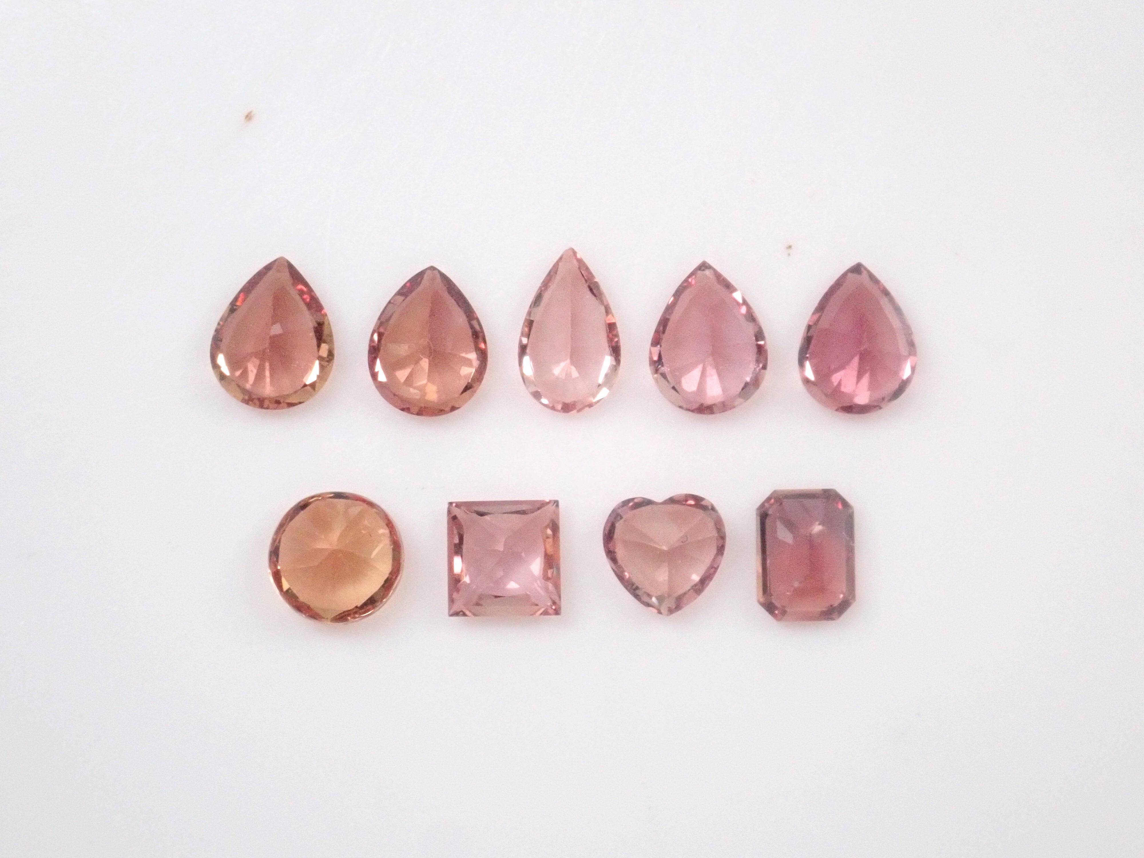 Unheated Sapphire Gacha💎 (Only 2 stones are unheated Padparadscha sapphires with GIA certificate) 1 loose stone {Multiple purchase discounts available}