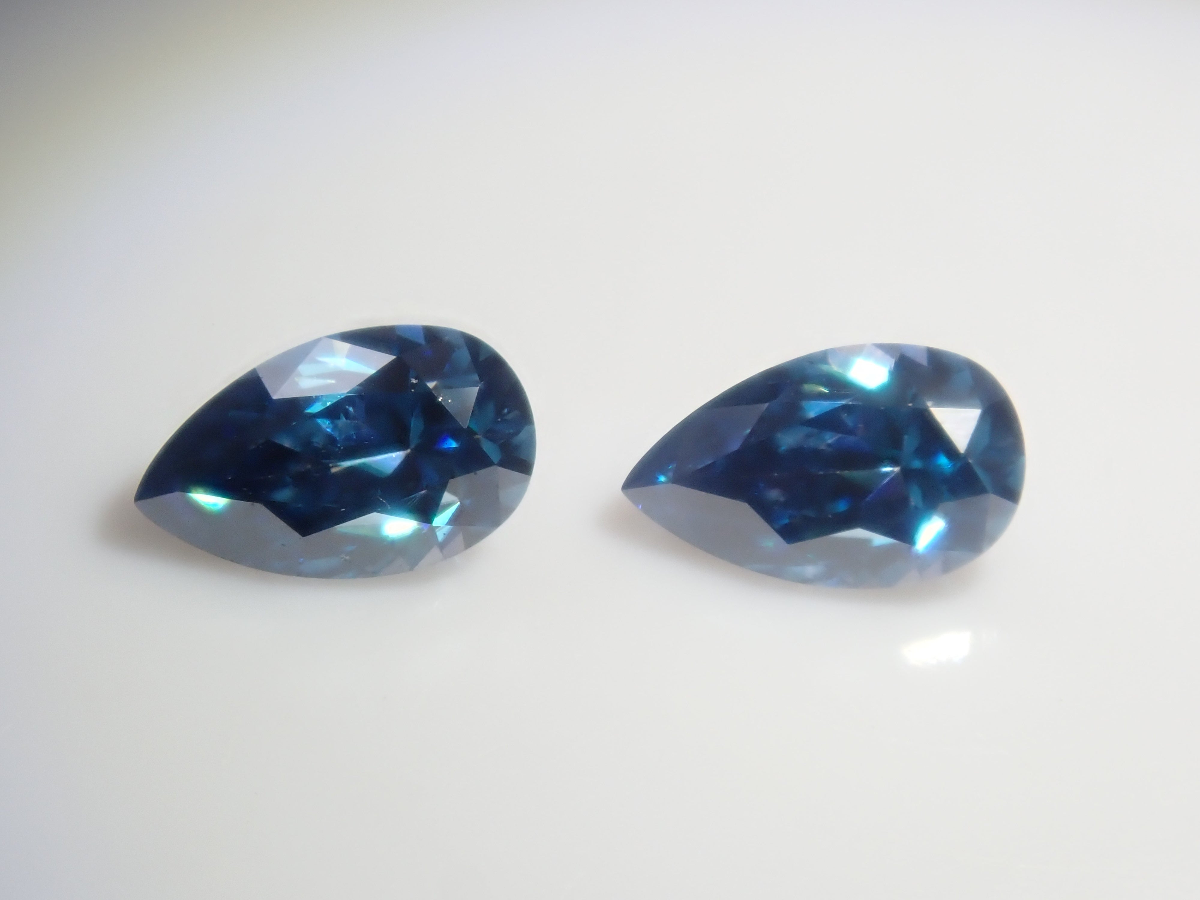【10/5 22時販売】《限定11石》合成モアッサナイトガチャ💎甲州貴石切子plusthreeモアッサナイトやサンジェ氏カットやピンクやブルーモアッサ含む1石ルース《複数購入割引有》